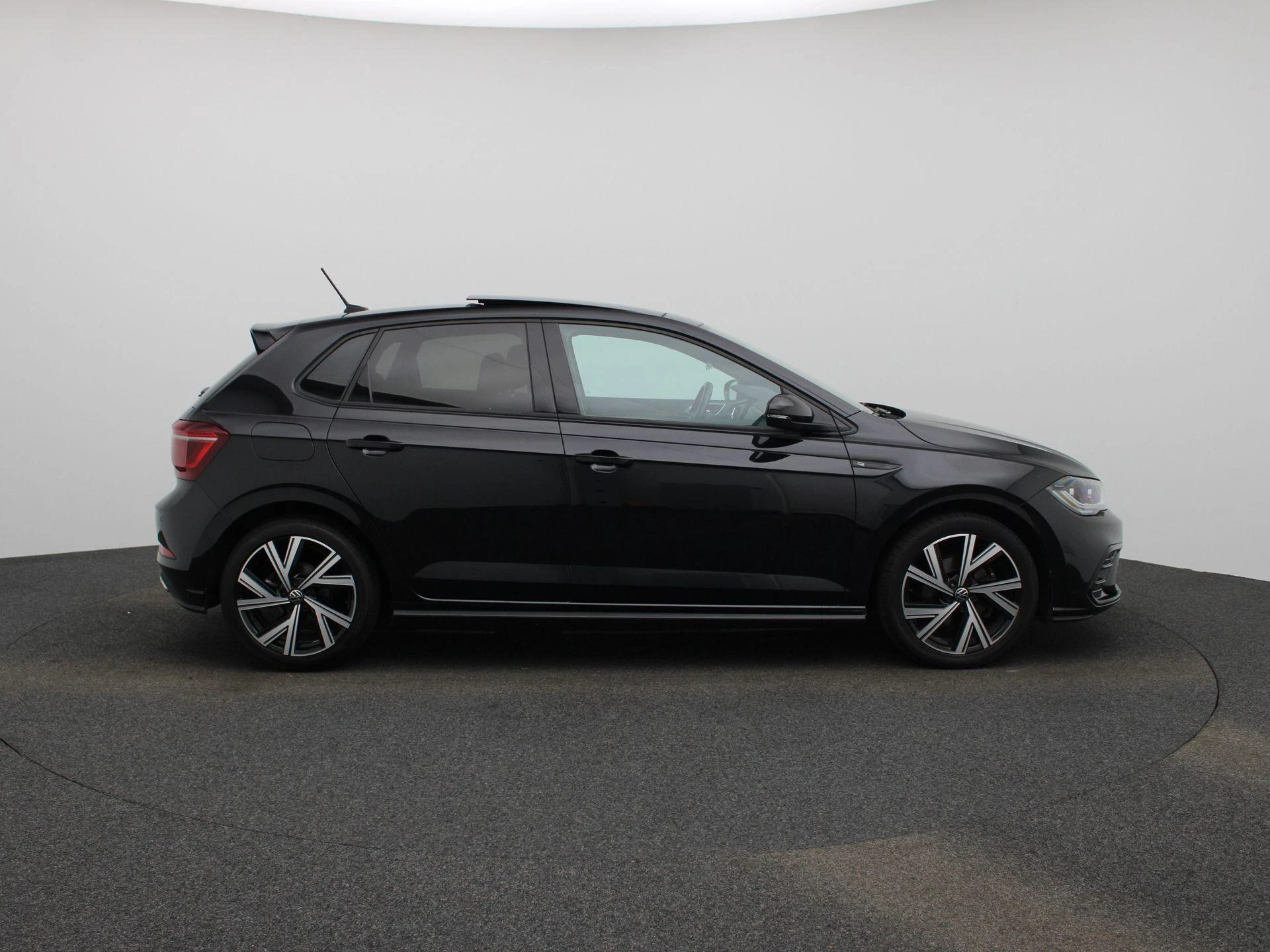 Volkswagen-Polo-image-5