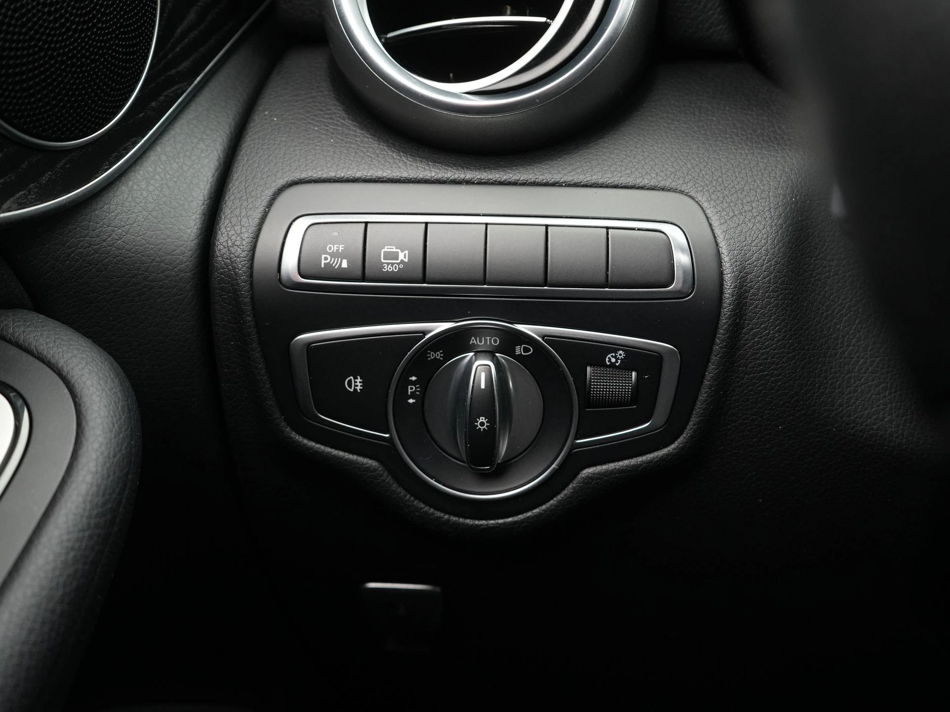 Mercedes-Benz-GLC-image-26