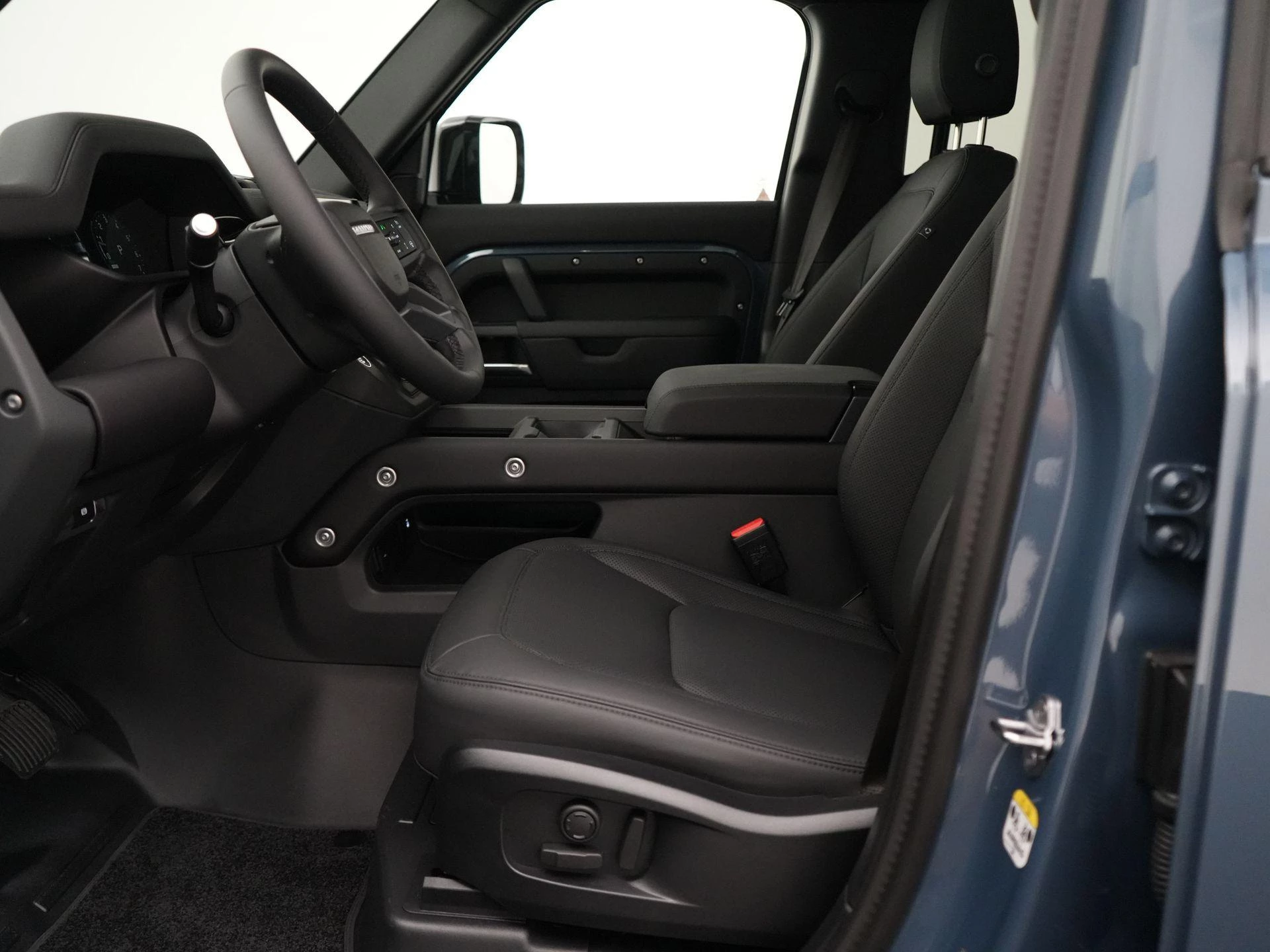Land Rover-Defender-image-34