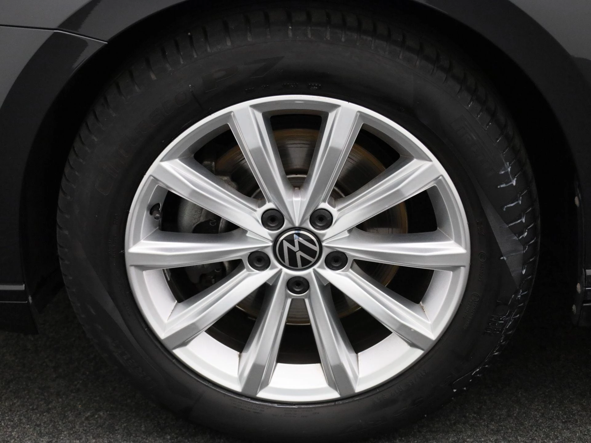 Volkswagen-Passat-image-13