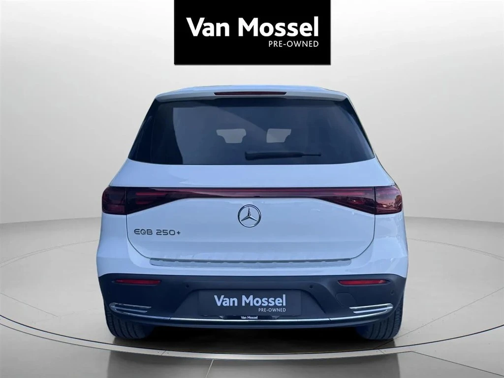 Mercedes-Benz-EQB-image-5