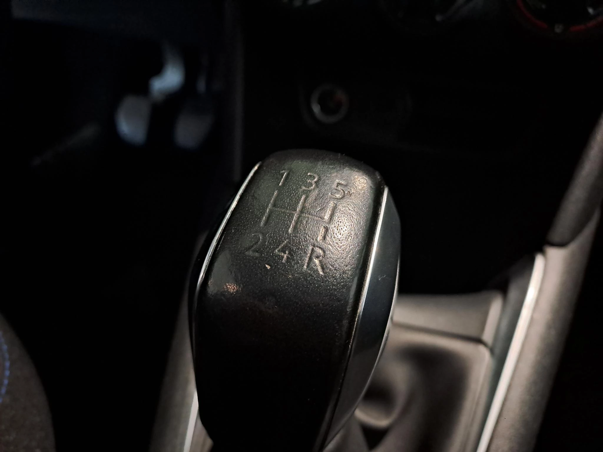 Peugeot-208-image-28
