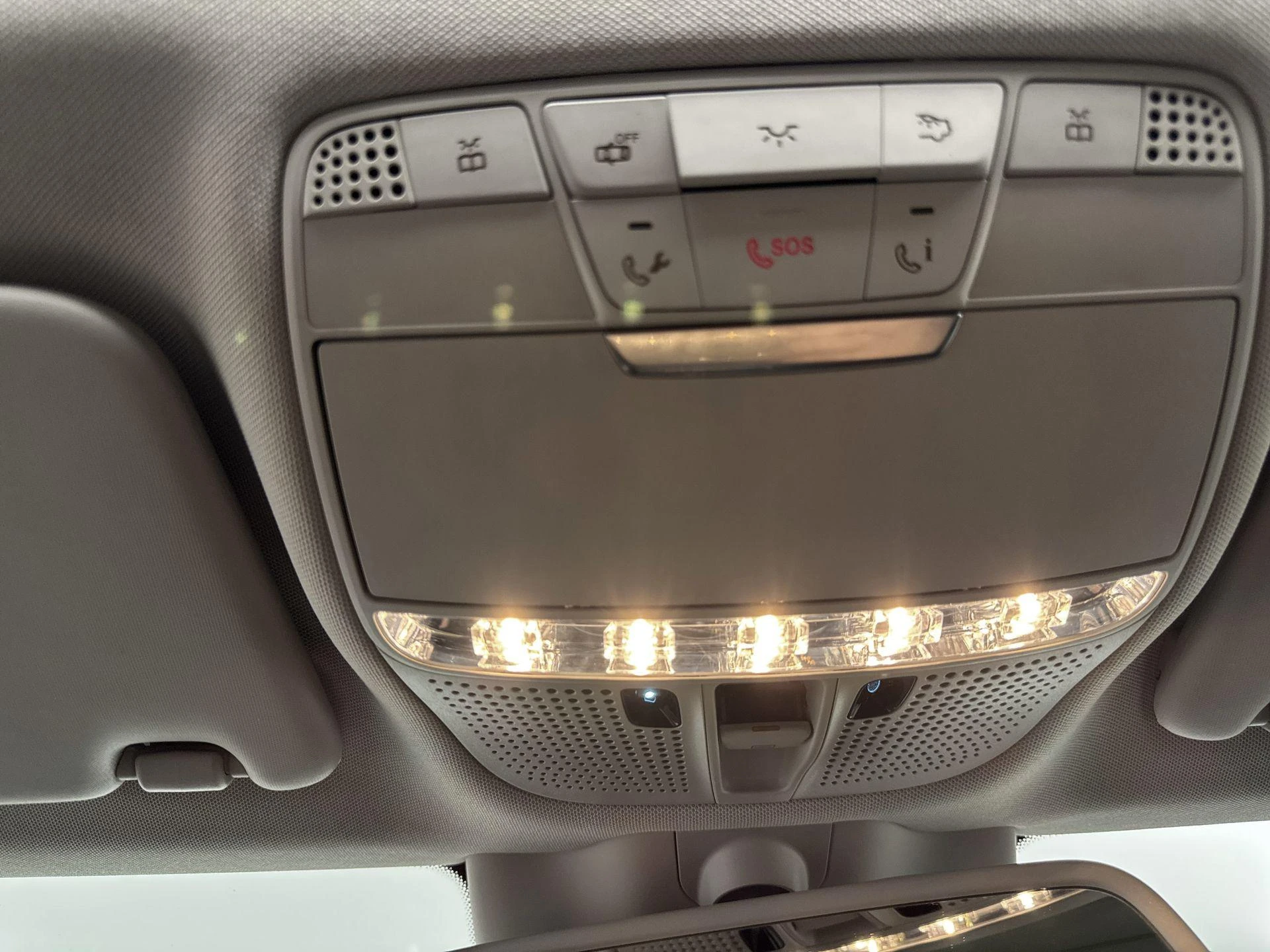 Mercedes-Benz-C-Klasse-image-28