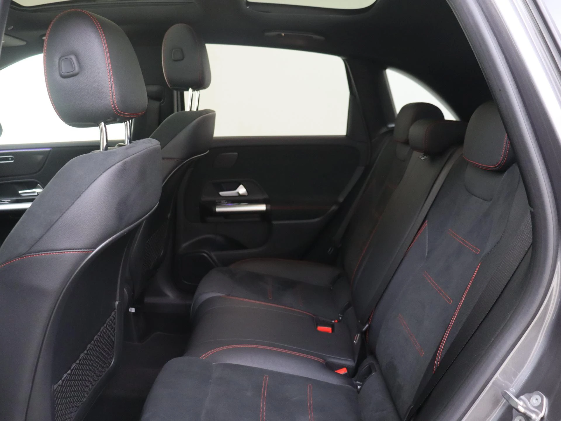 Mercedes-Benz-B-Klasse-image-15