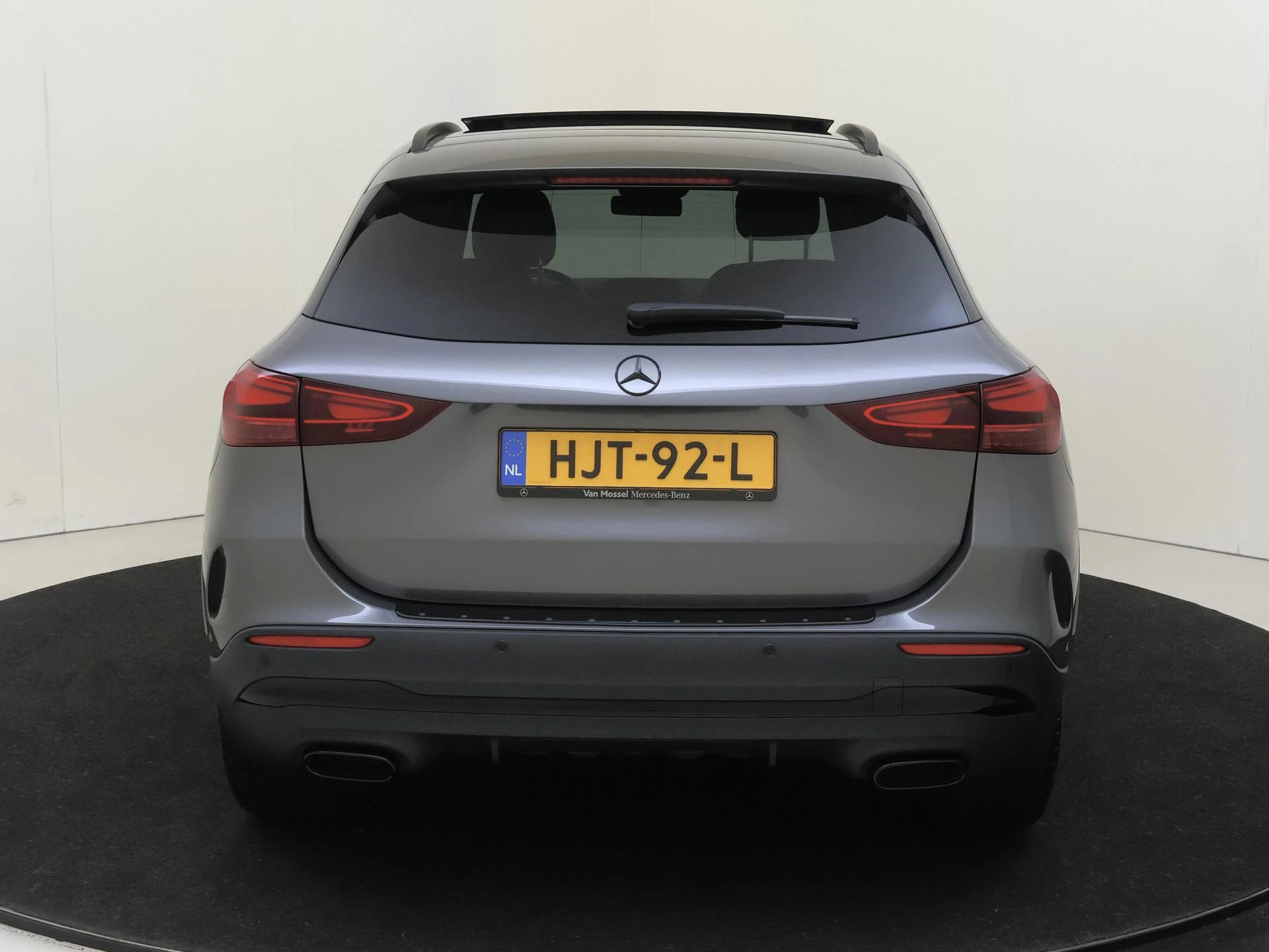 Mercedes-Benz-GLA-image-7