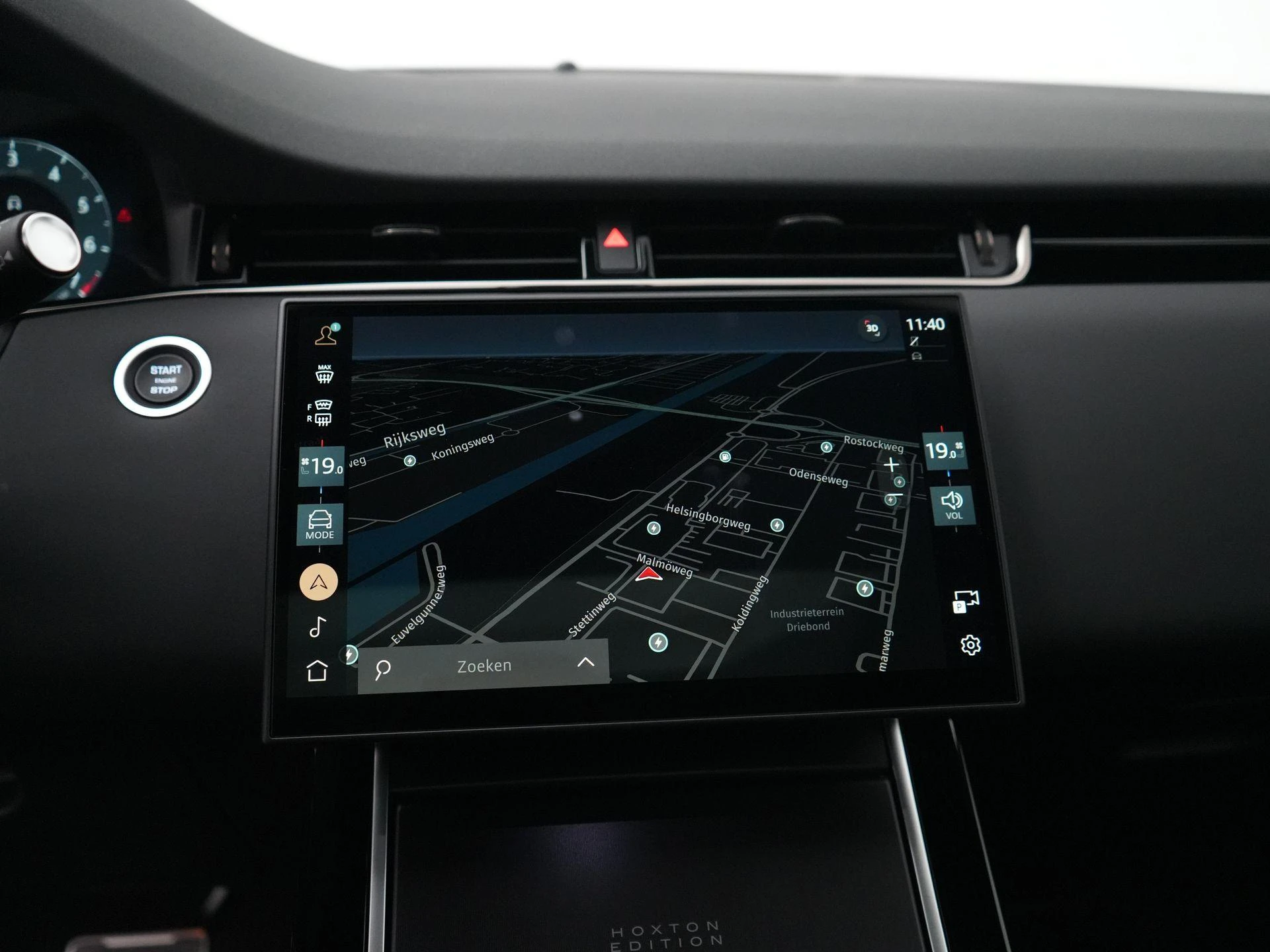 Land Rover-Range Rover Evoque-image-21