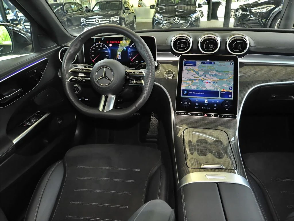 Mercedes-Benz-C-Klasse 300-image-9