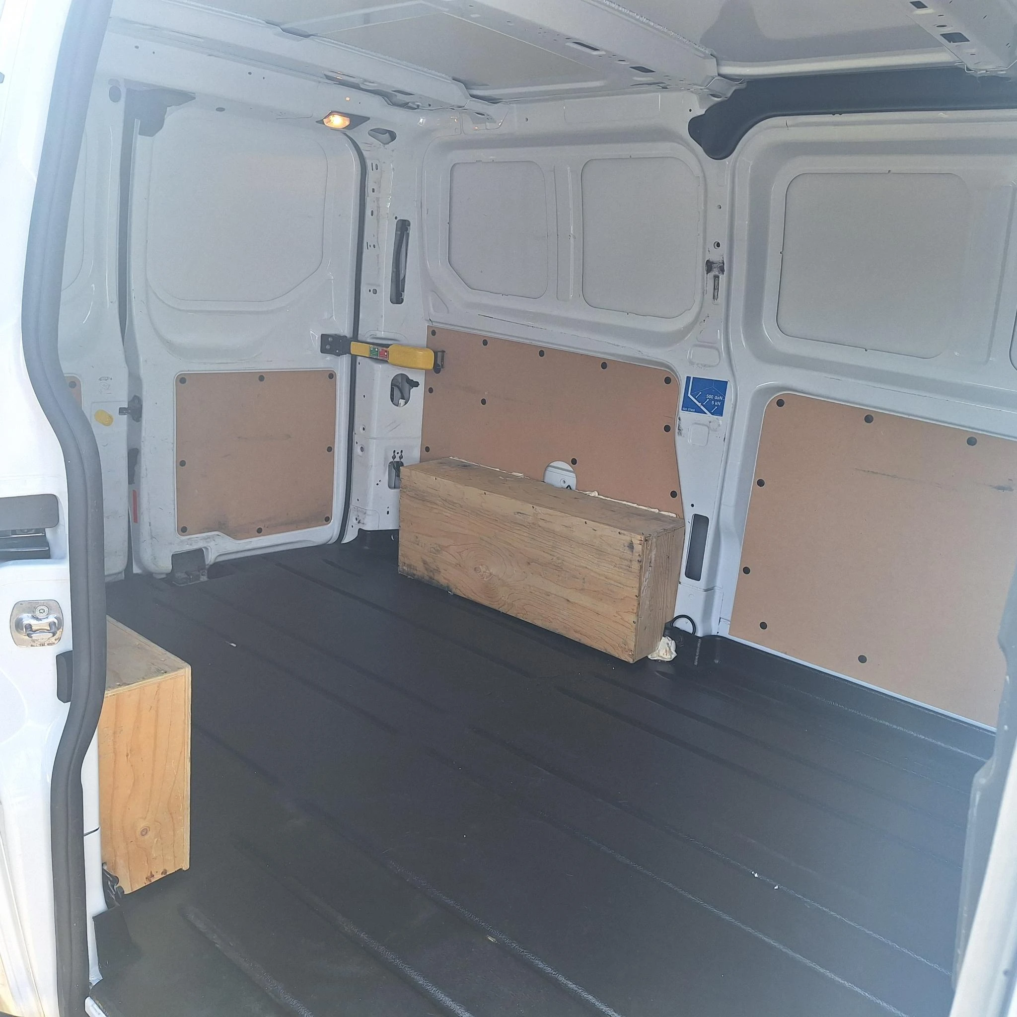 Ford-Transit Custom-image-10