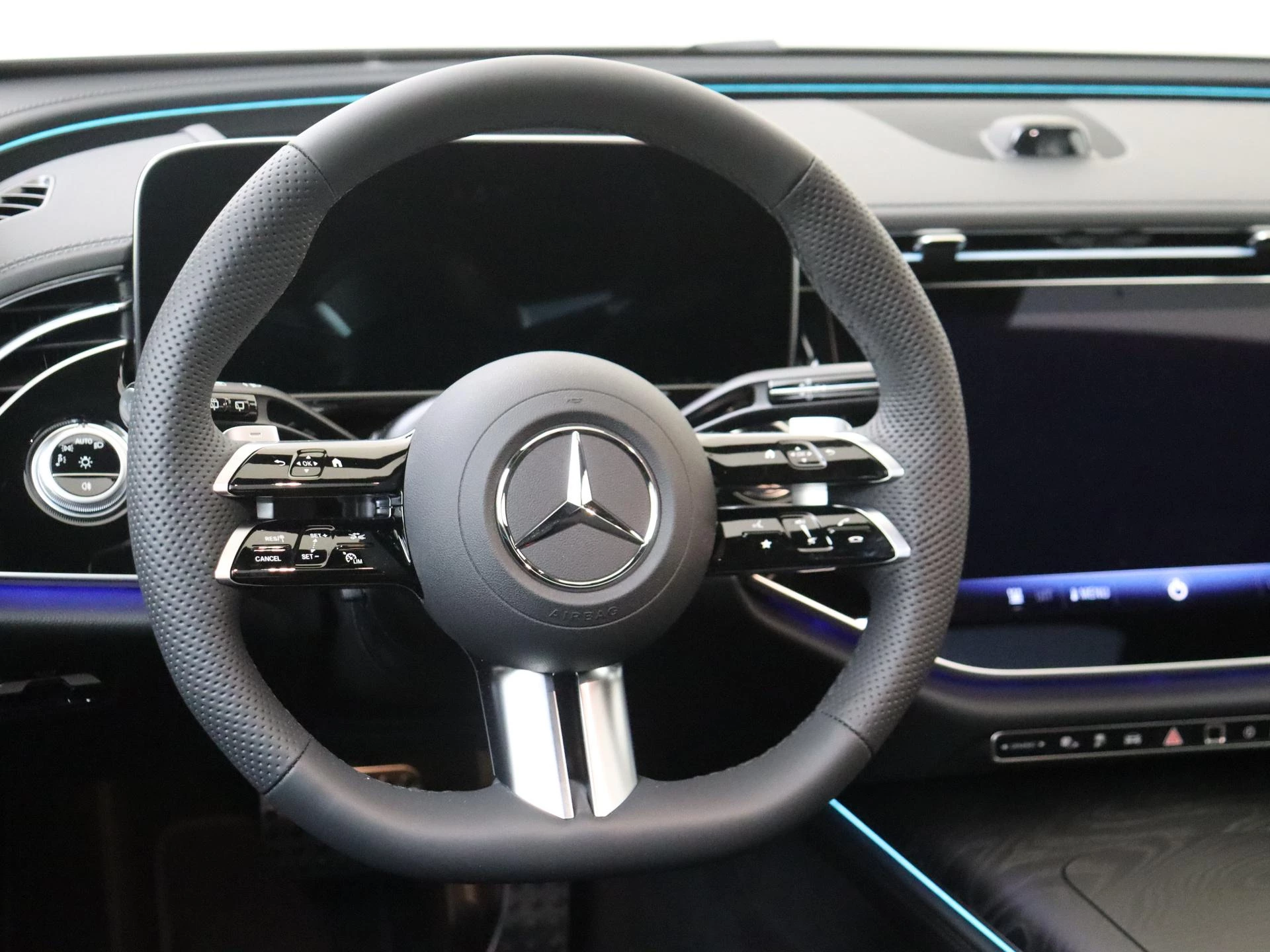 Mercedes-Benz-E-Klasse-image-9