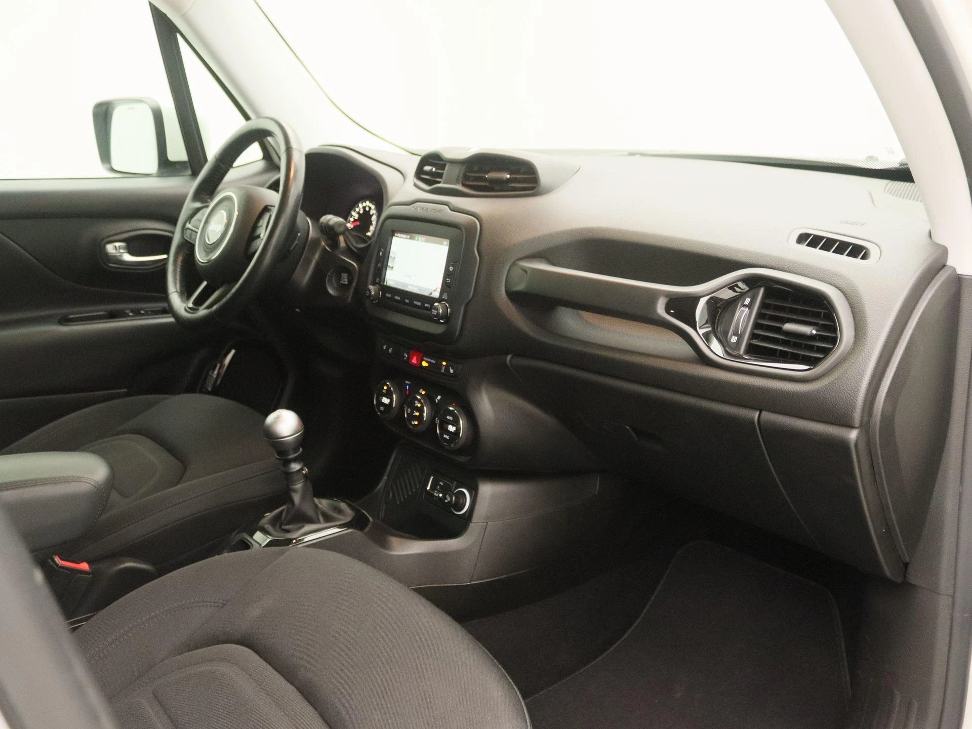 Jeep-Renegade-image-19