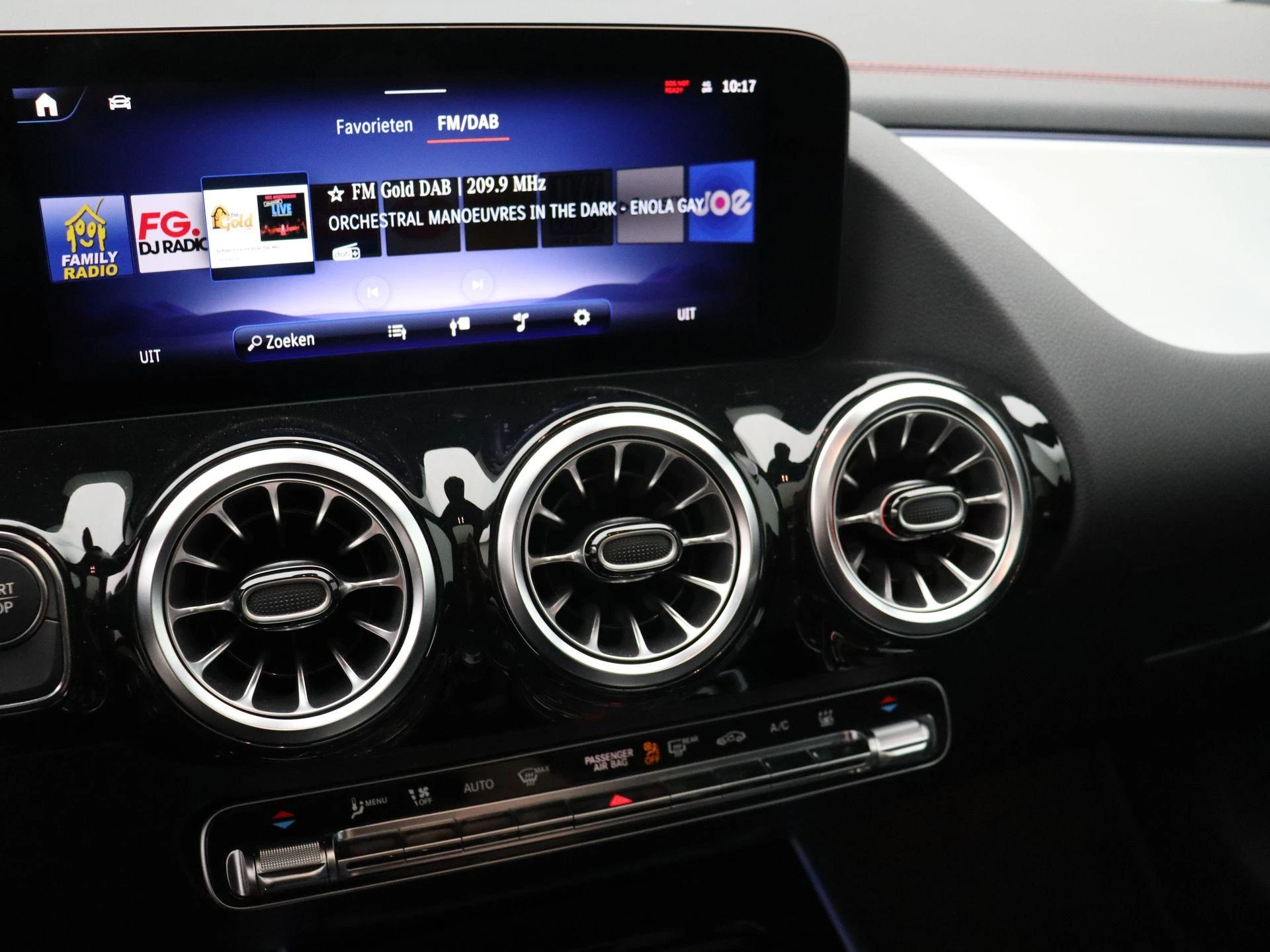 Mercedes-Benz EQA 250+ Star Edition + PANO DAK + BURMESTER + TREKHAAK + HEAD UP +