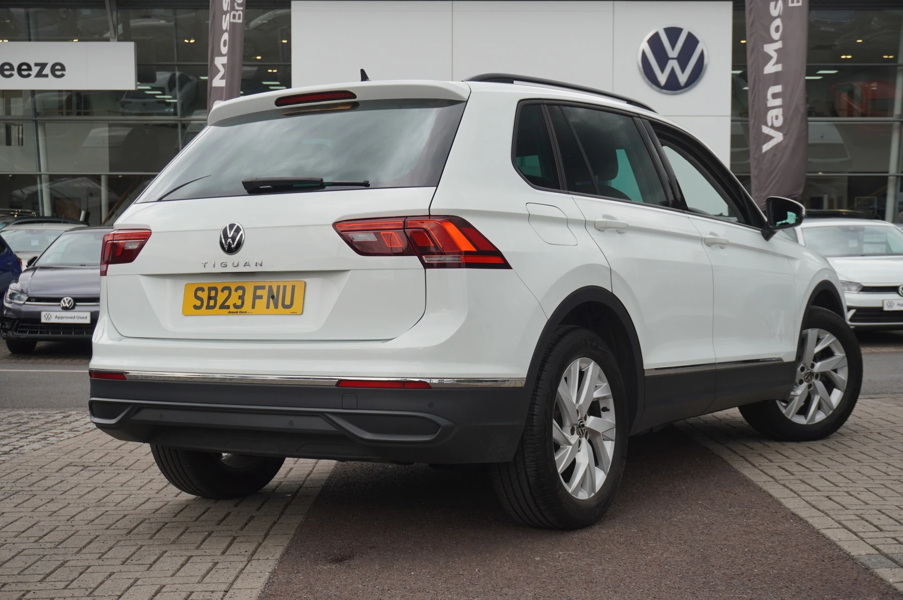 Volkswagen-Tiguan-image-15
