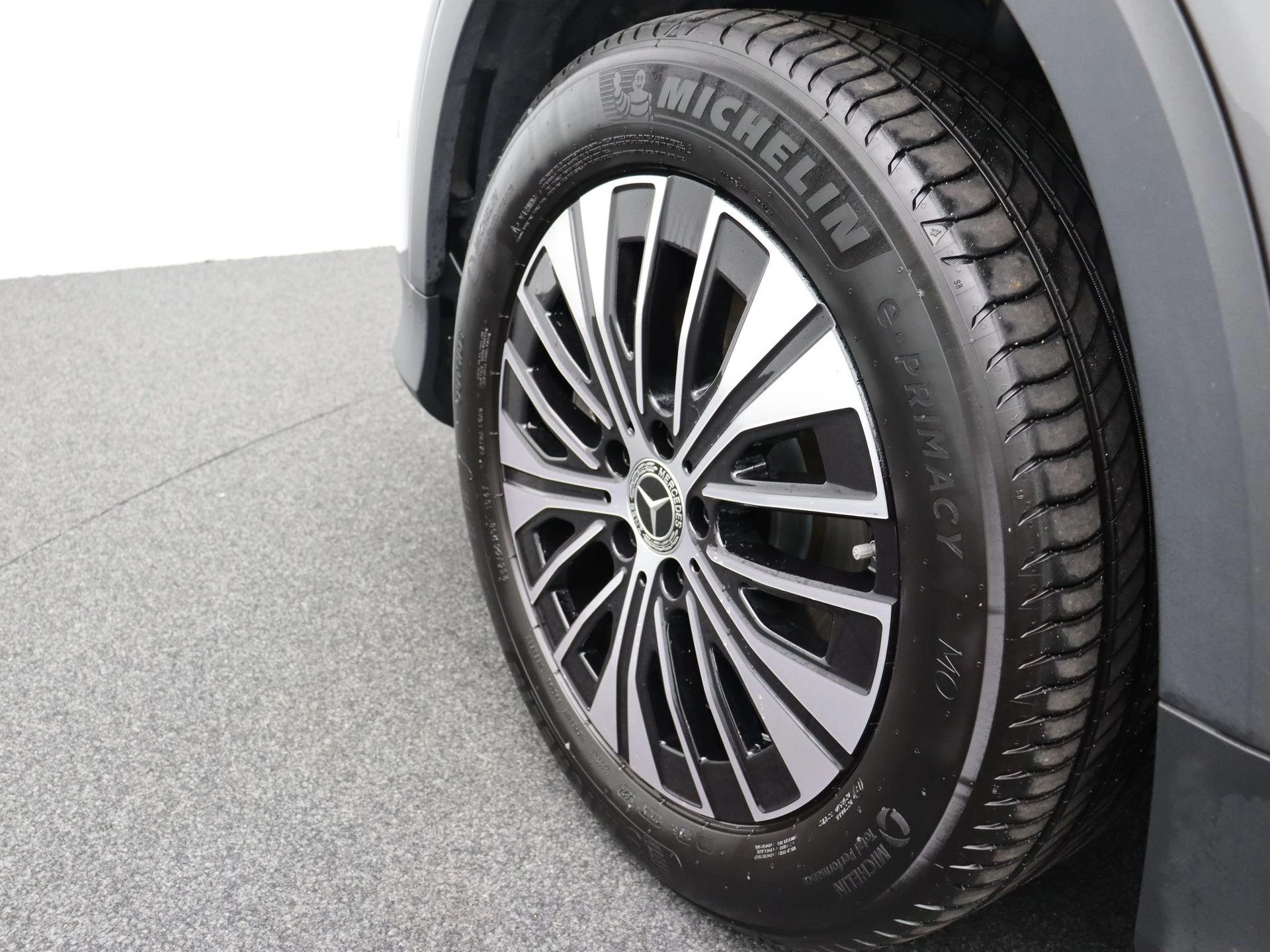 Mercedes-Benz EQB 300 Luxury Line 4Matic + CARPLAY + ELECTRIC ART ADVANCED PLUS +