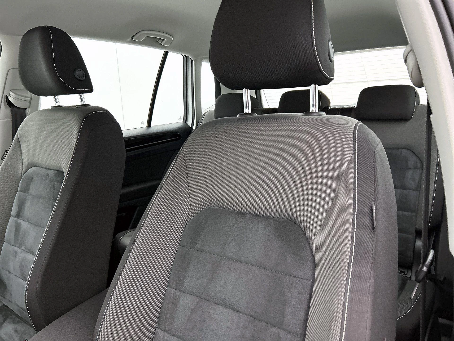 Volkswagen-Golf Sportsvan-image-14