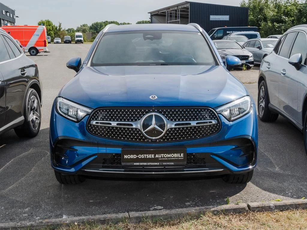 Mercedes-Benz-GLC 300 d-image-3