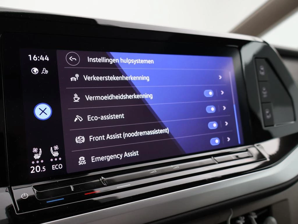 Volkswagen-Multivan-image-12