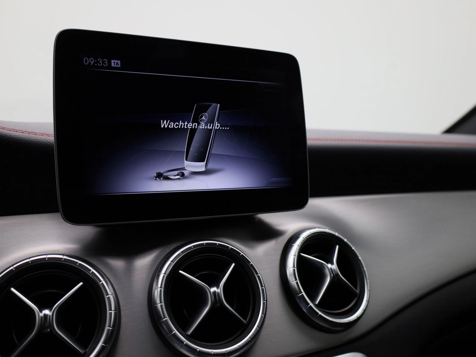 Mercedes-Benz-CLA-image-19