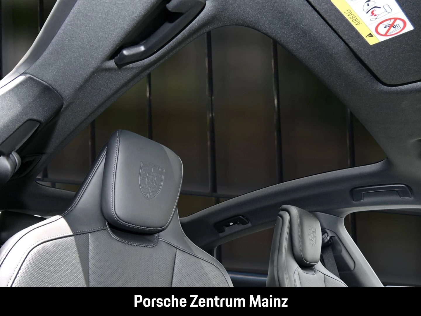 Porsche Taycan Black Edition InnoDrive HA-Lenkung HeadUp black edition
