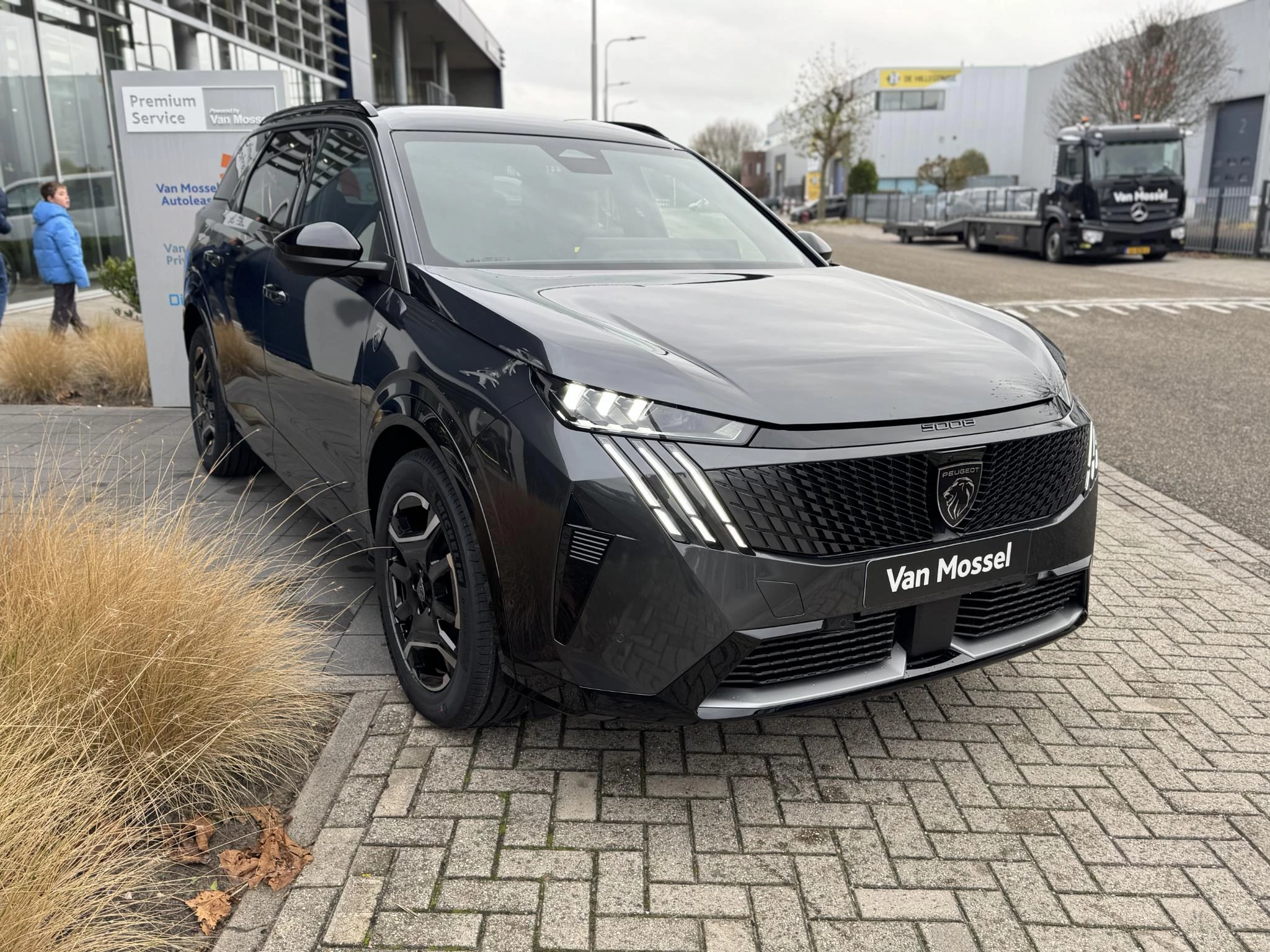 Peugeot-e-5008-image-5