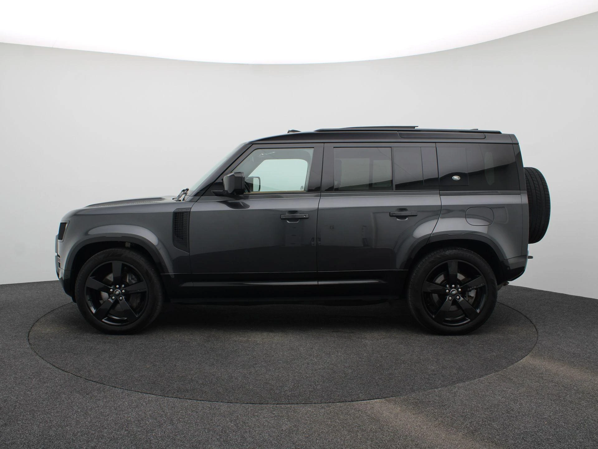 Land Rover-Defender-image-3