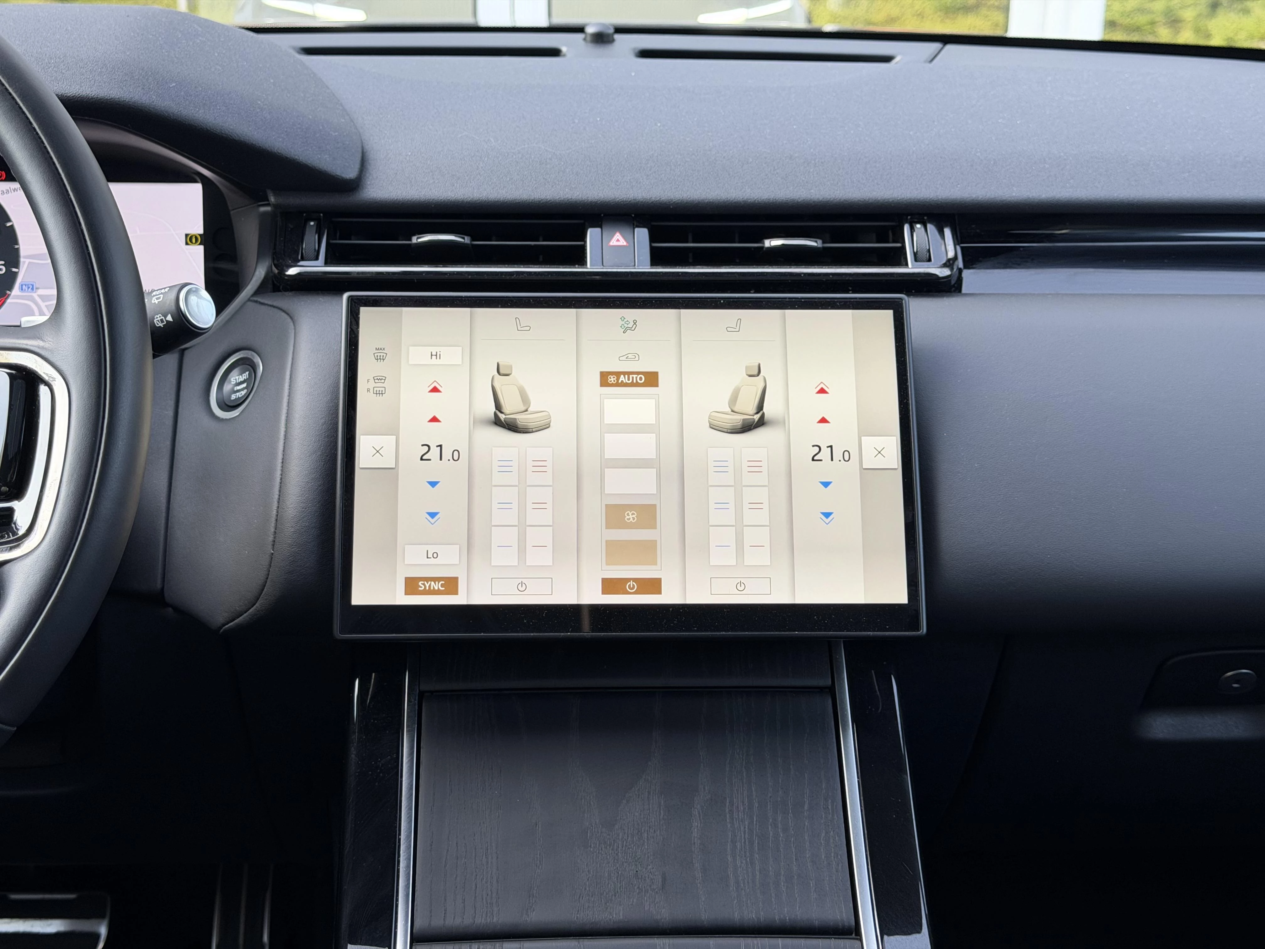 Land Rover-Range Rover Velar-image-21