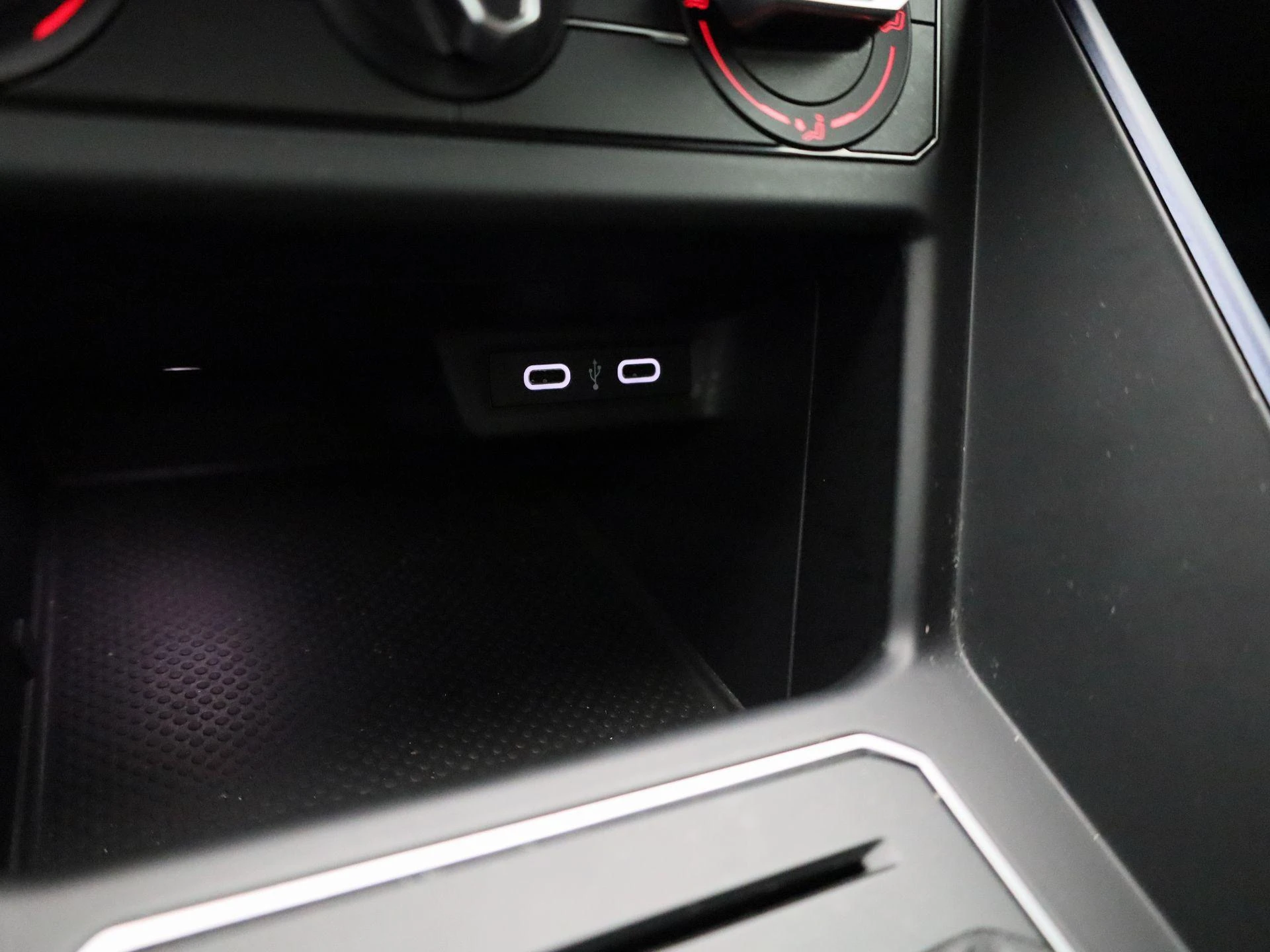 Volkswagen-Polo-image-25