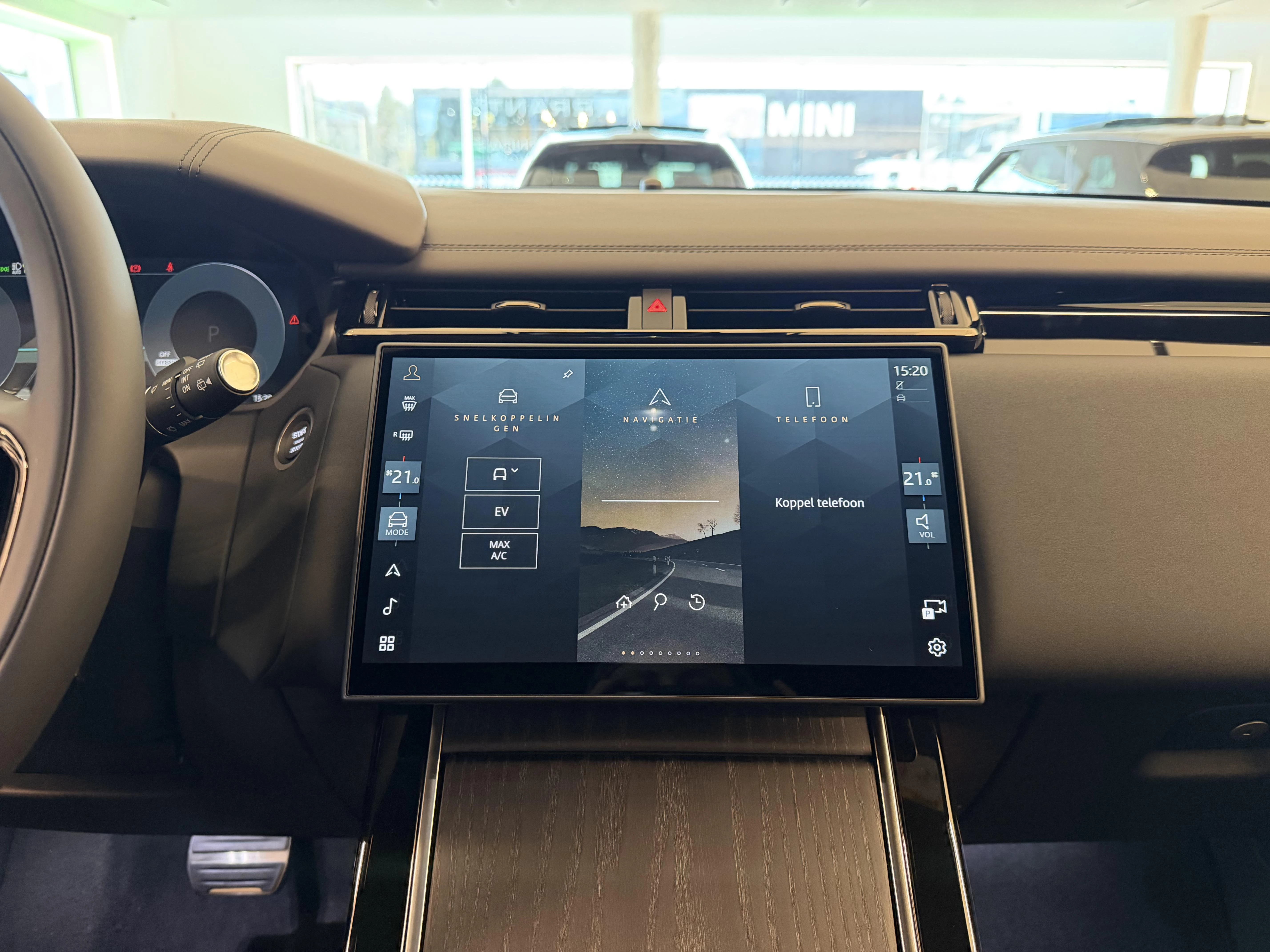 Land Rover Range Rover Velar P400e Dynamic SE AWD Auto. 26MY