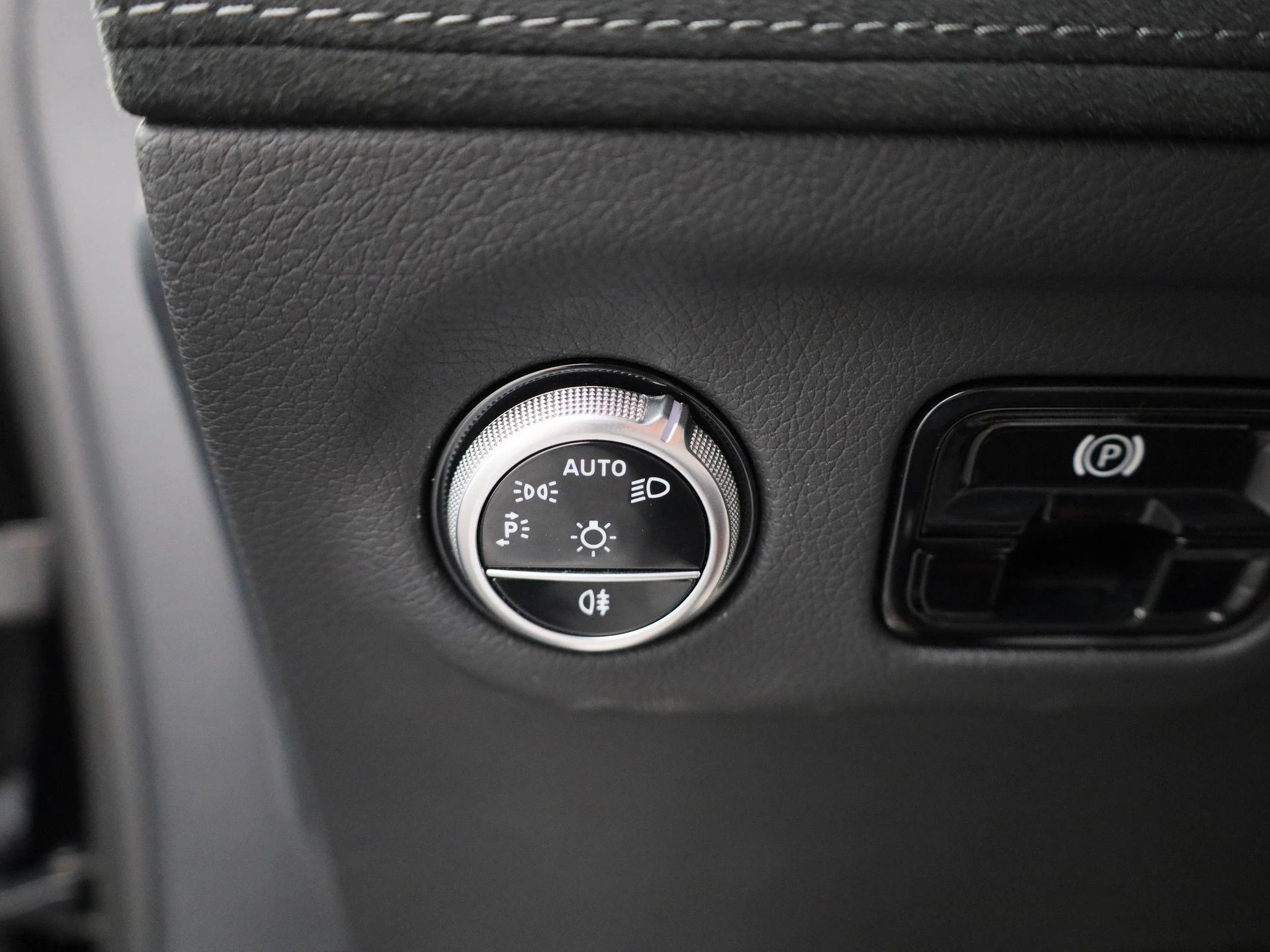 Mercedes-Benz-EQE-image-28