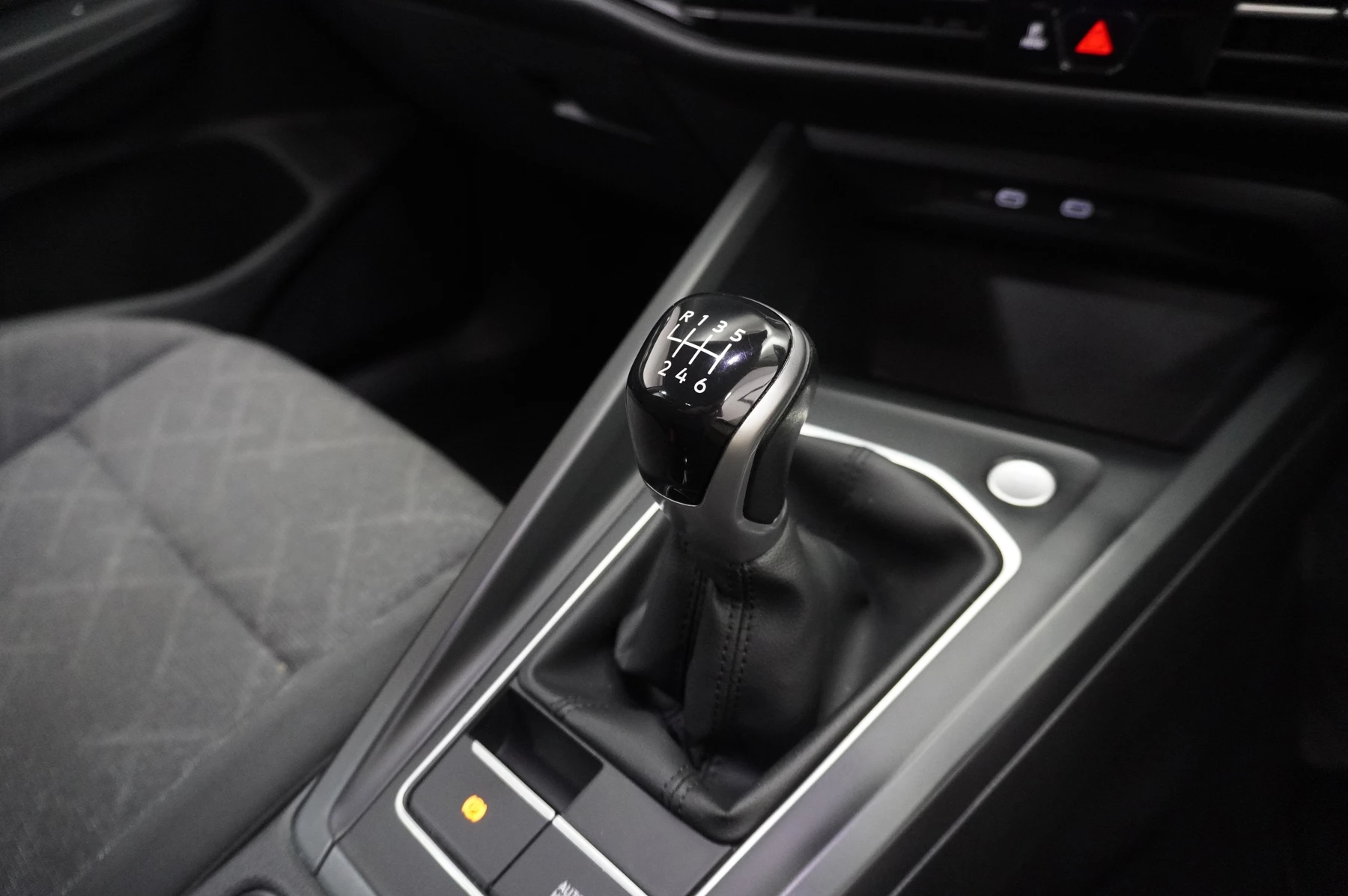 Volkswagen-Golf-image-31