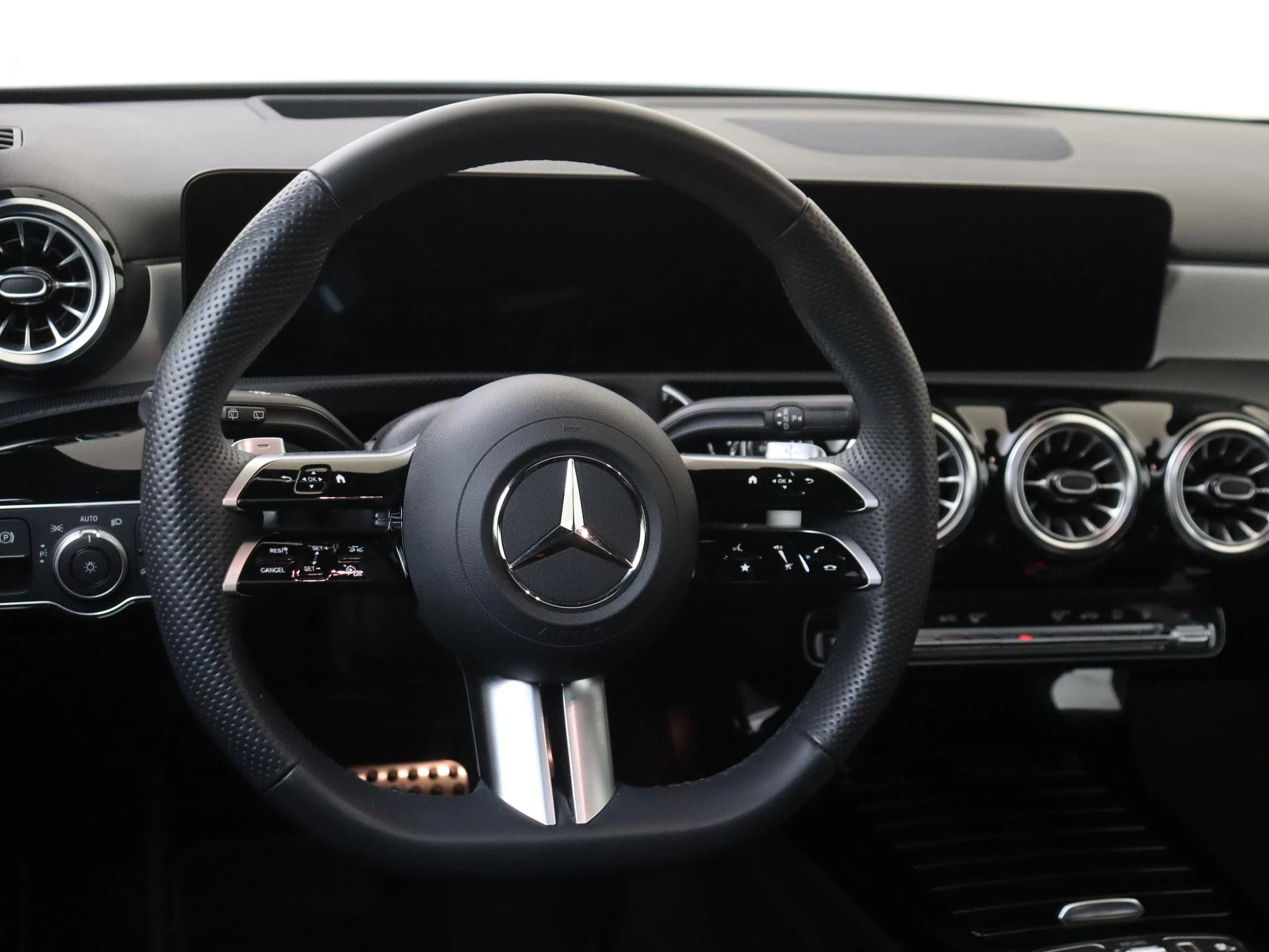 Mercedes-Benz-A-Klasse-image-9