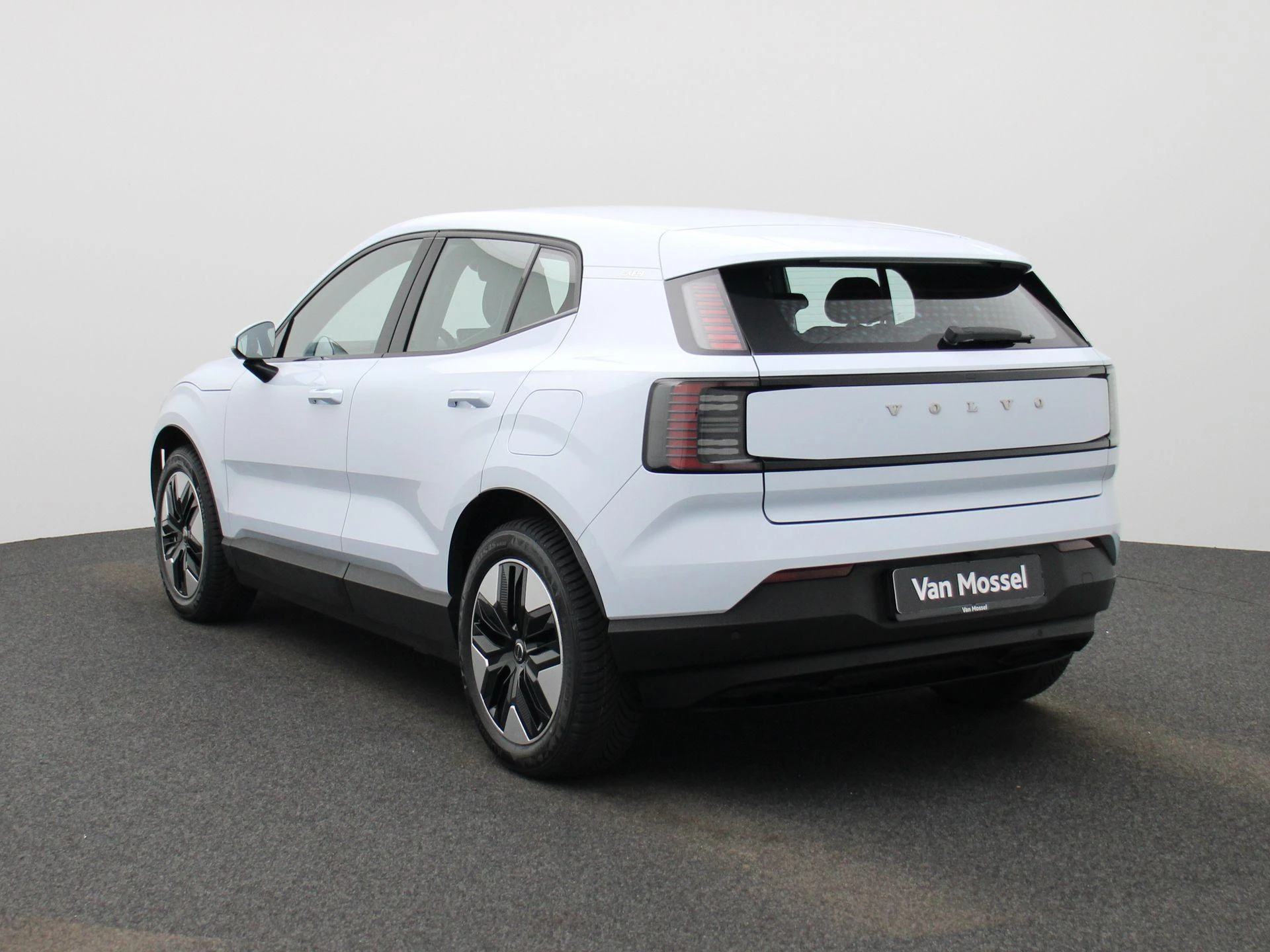 Volvo-EX30-image-1