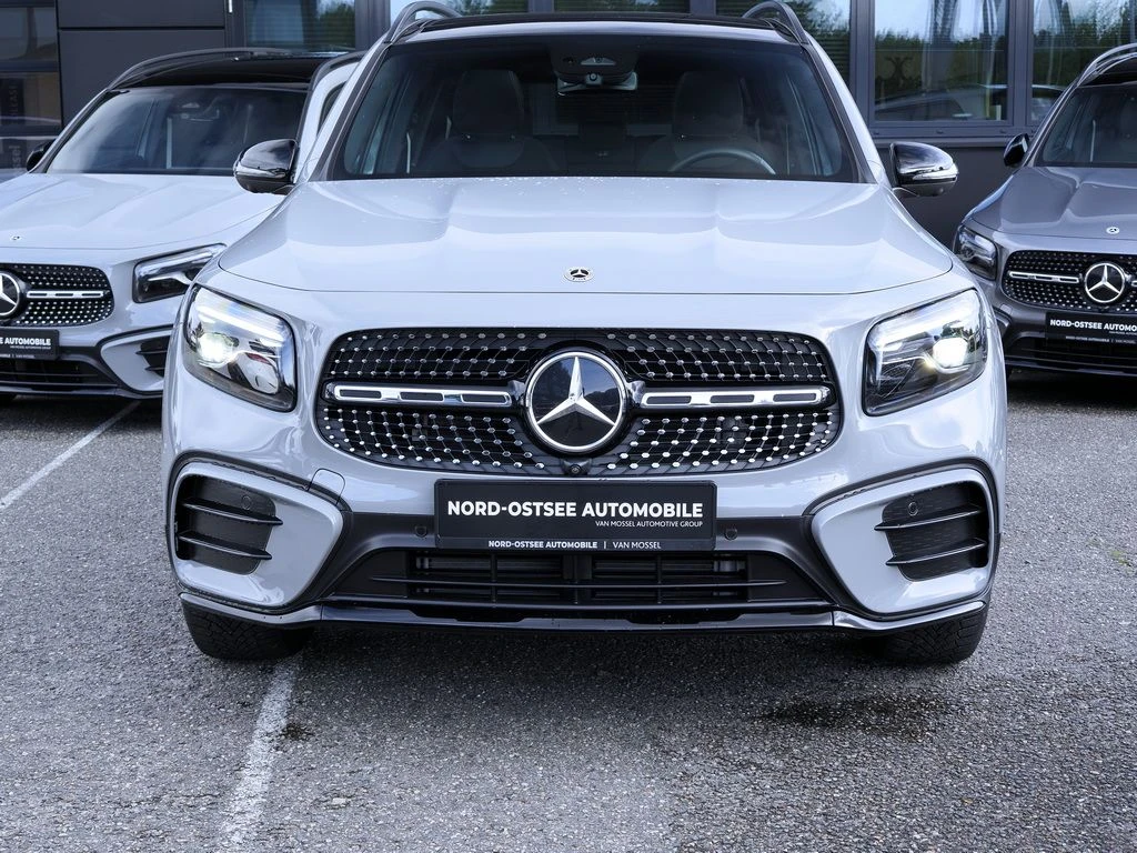 Mercedes-Benz-GLB 200 d-image-3