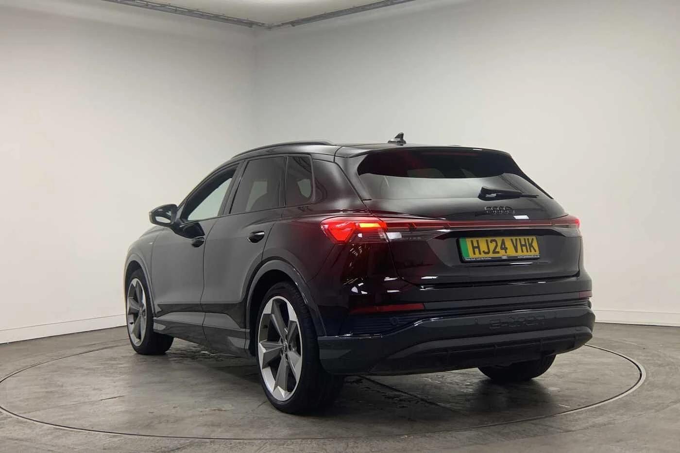 Audi-Q4 e-tron-image-2