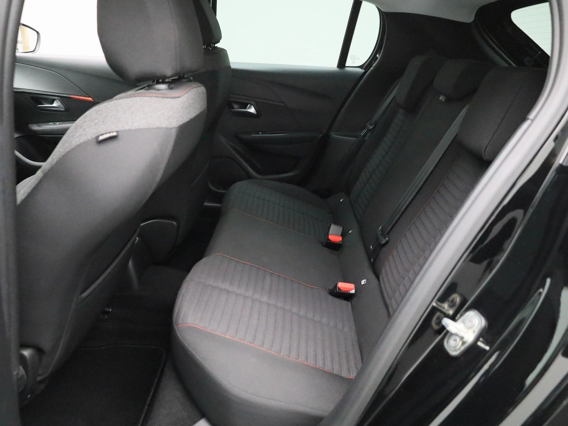 Peugeot-208-image-11