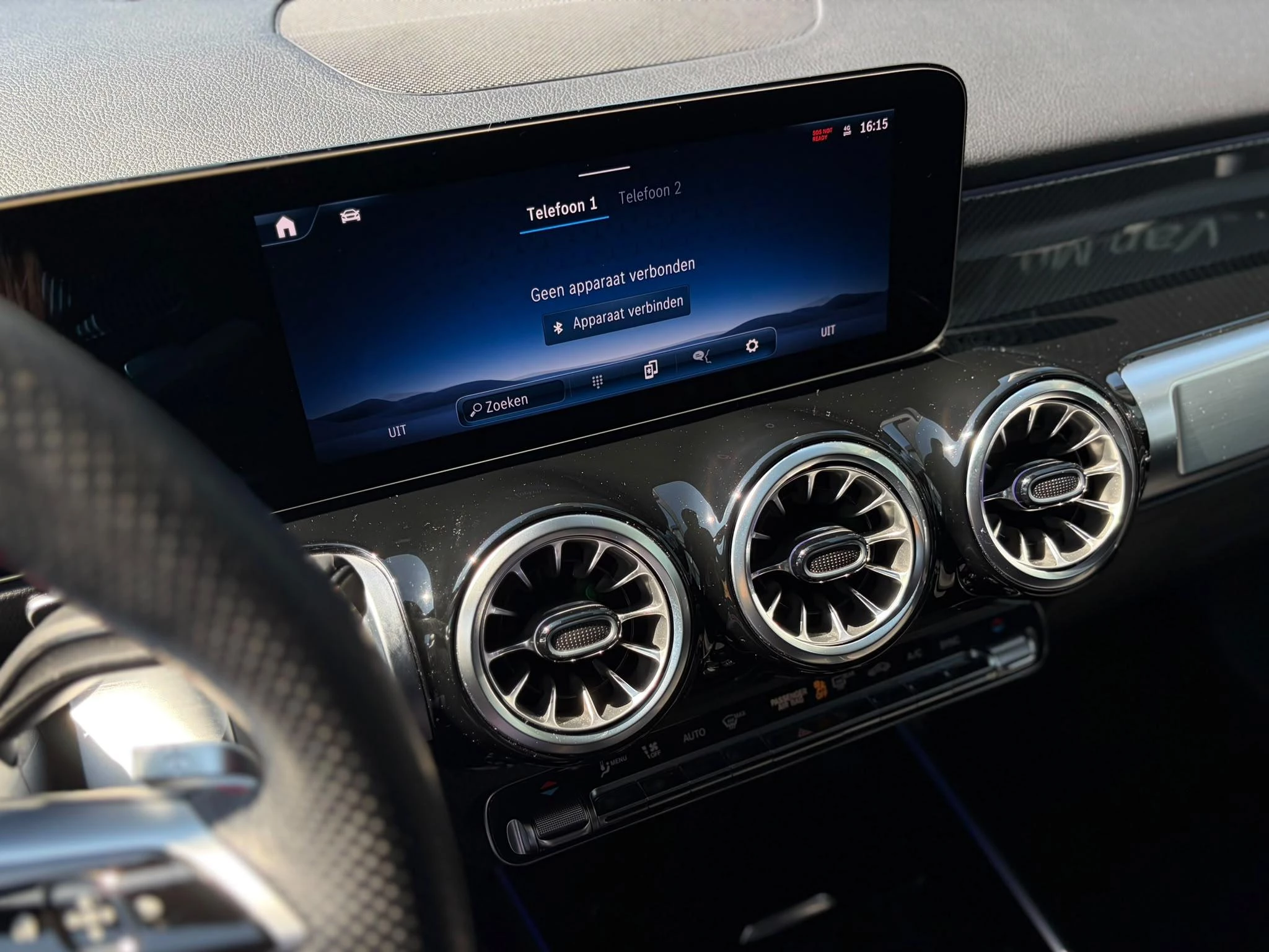 Mercedes-Benz GLB 180 AMG Line + PANO DAK + TREKHAAK + CARPLAY + SURROUND VIEW +