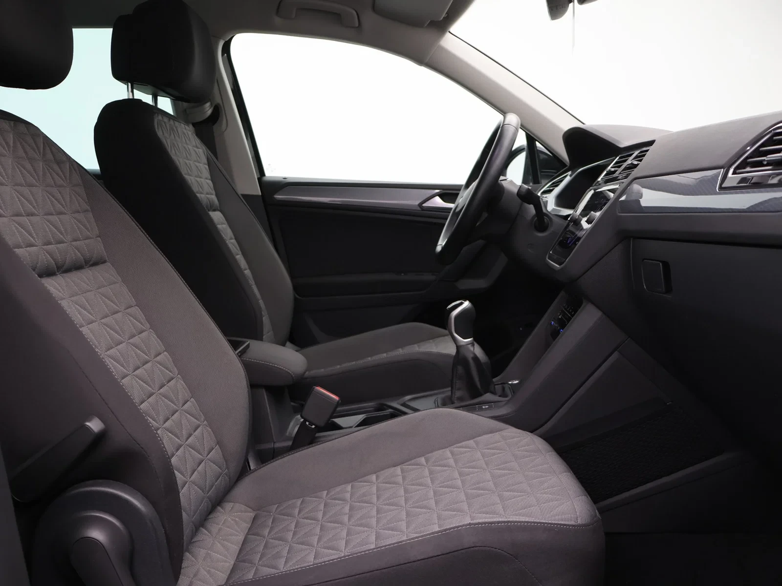 Volkswagen-Tiguan-image-8