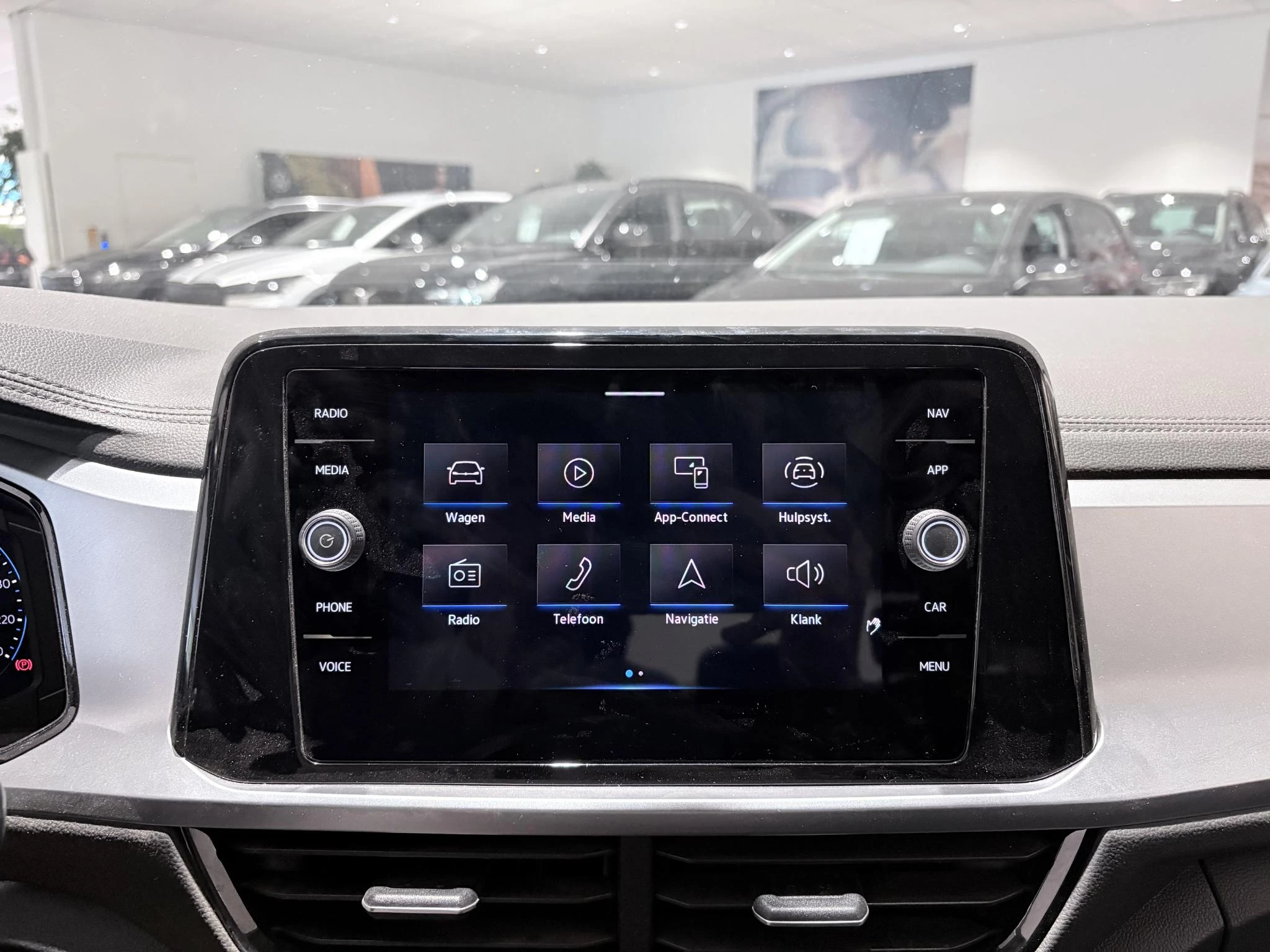 Volkswagen-T-Roc-image-24