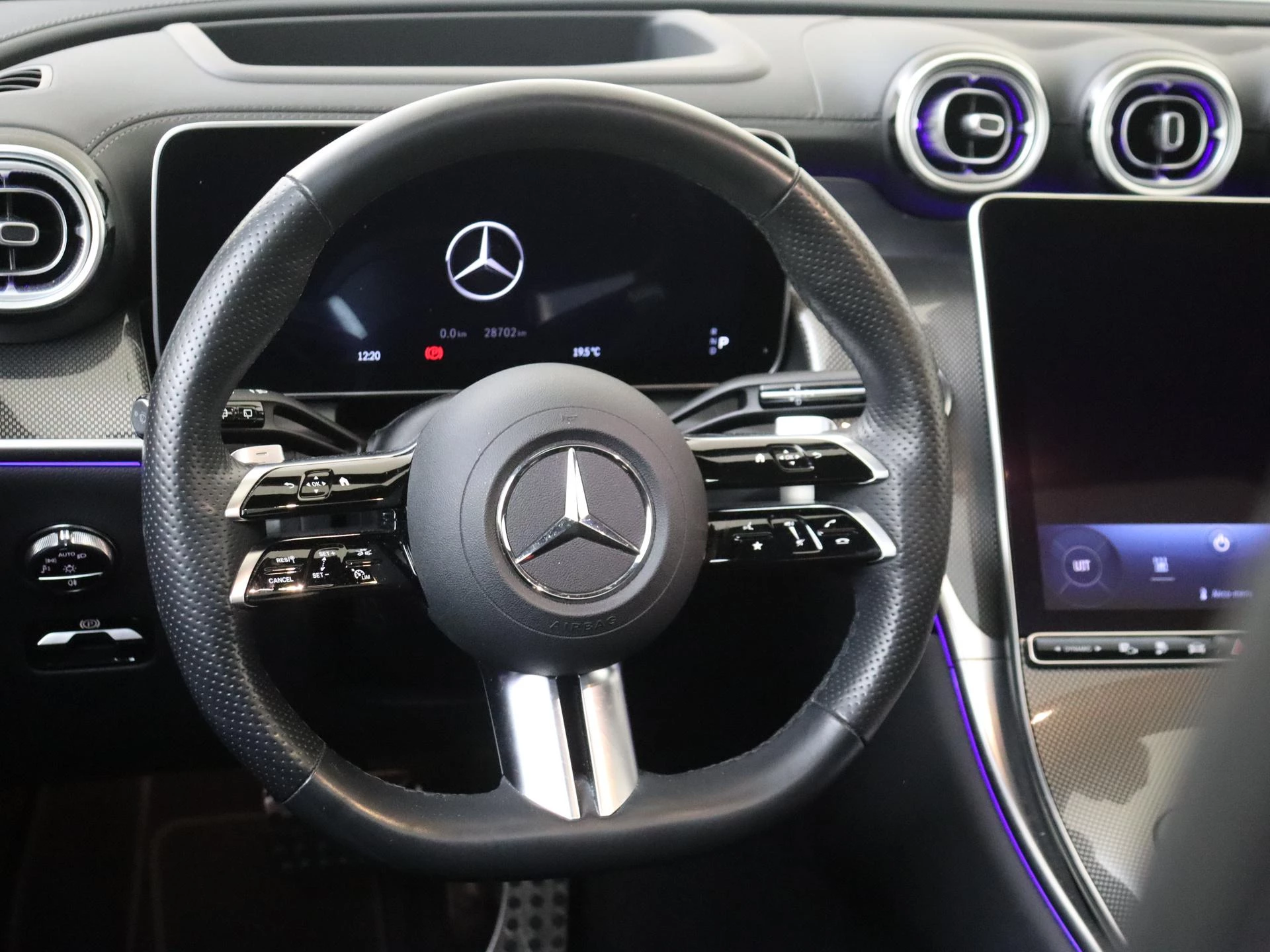 Mercedes-Benz-GLC-image-10