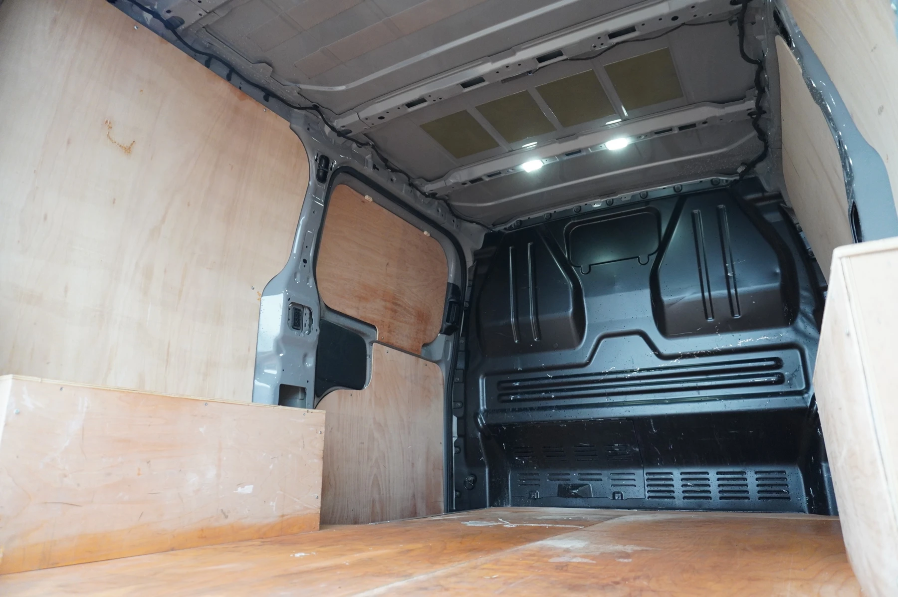 Volkswagen-Transporter-image-10