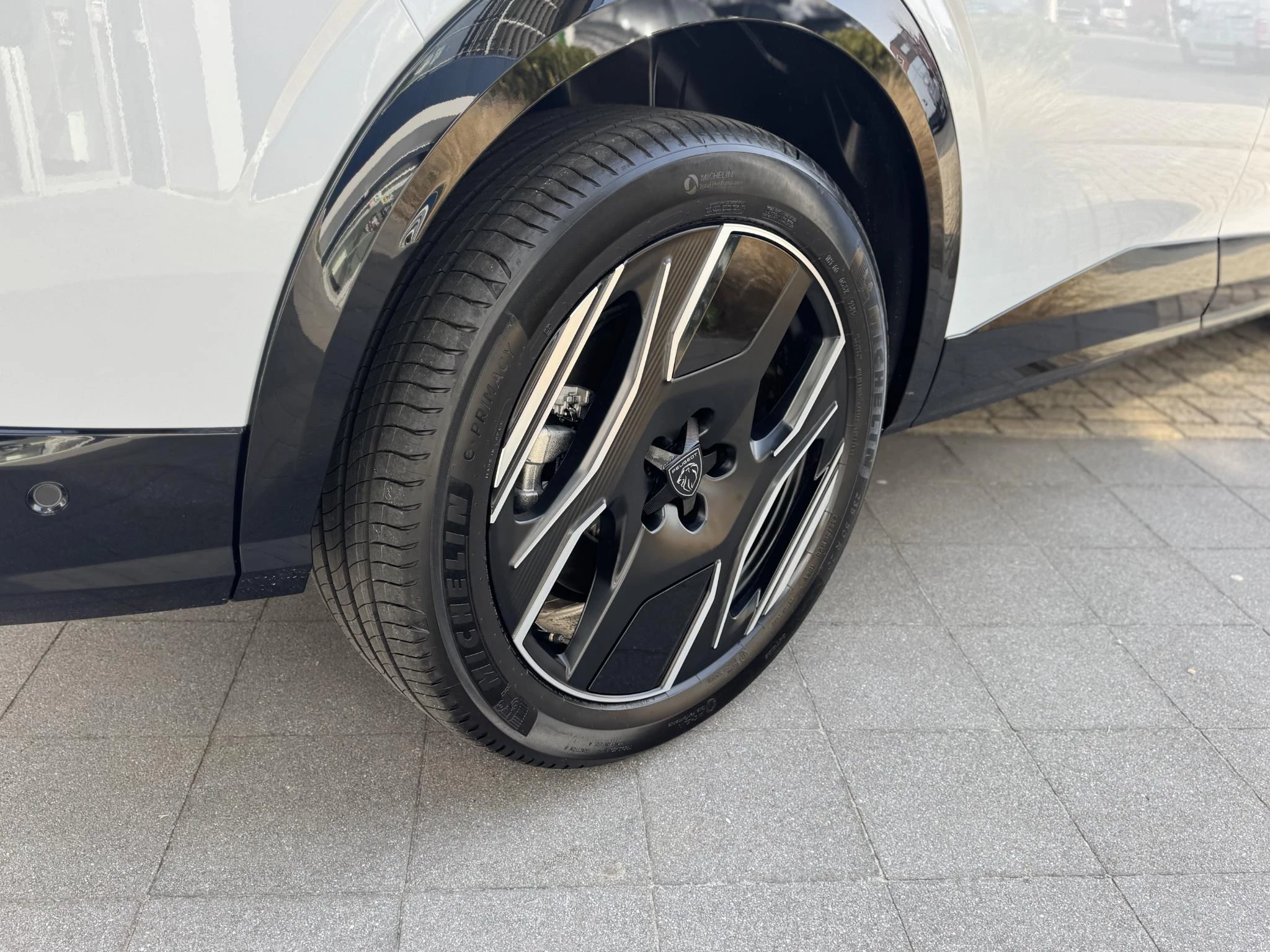 Peugeot-e-5008-image-14