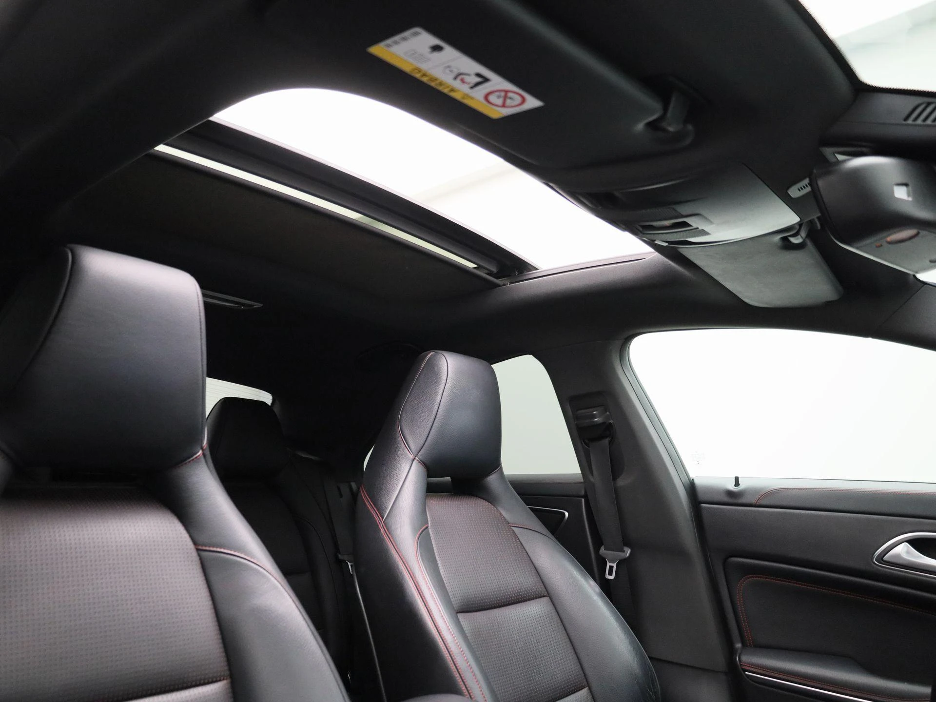 Mercedes-Benz-CLA-image-44