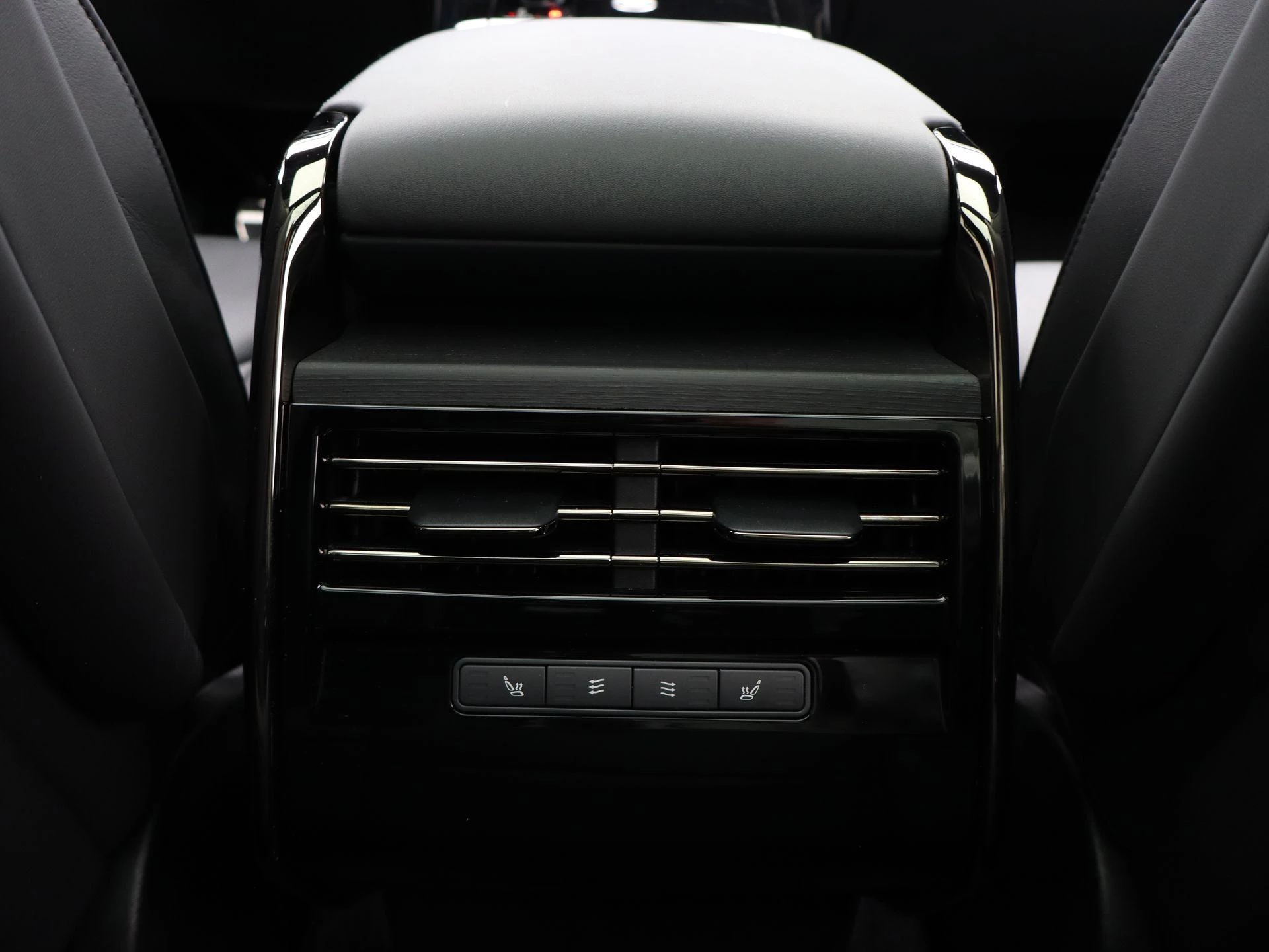 Land Rover-Range Rover Sport-image-35