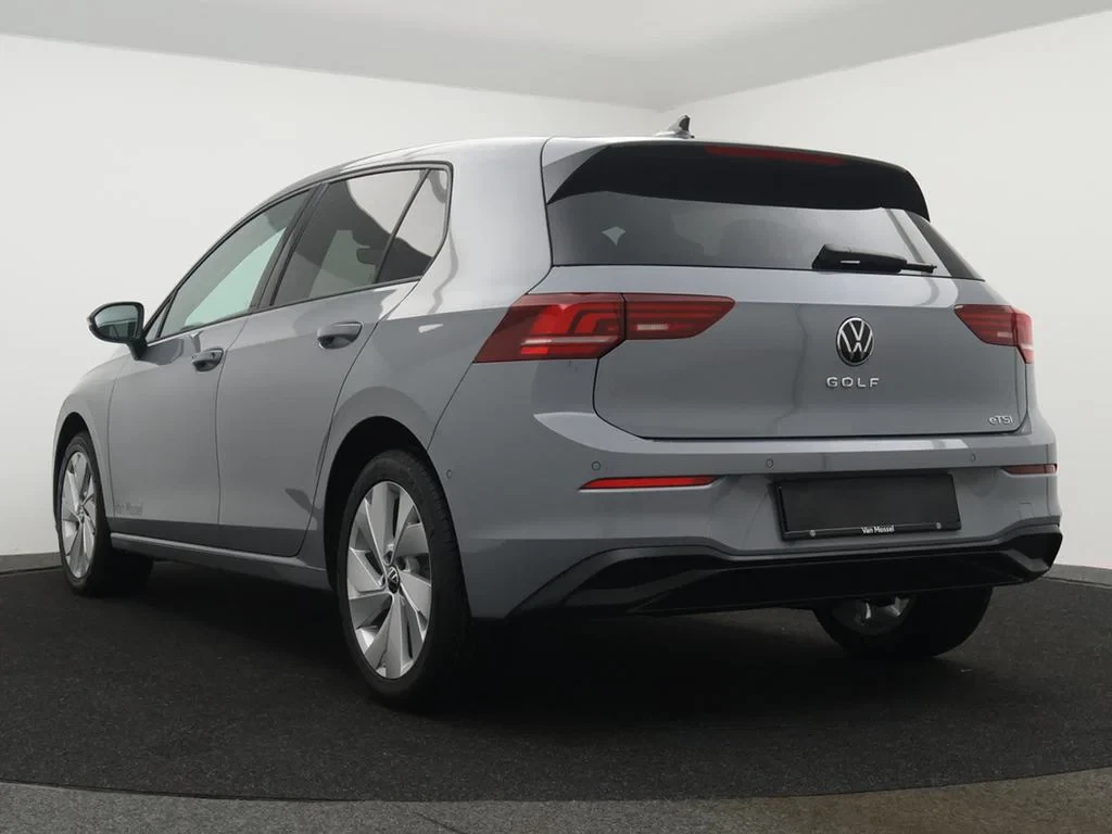 Volkswagen-Golf-image-23
