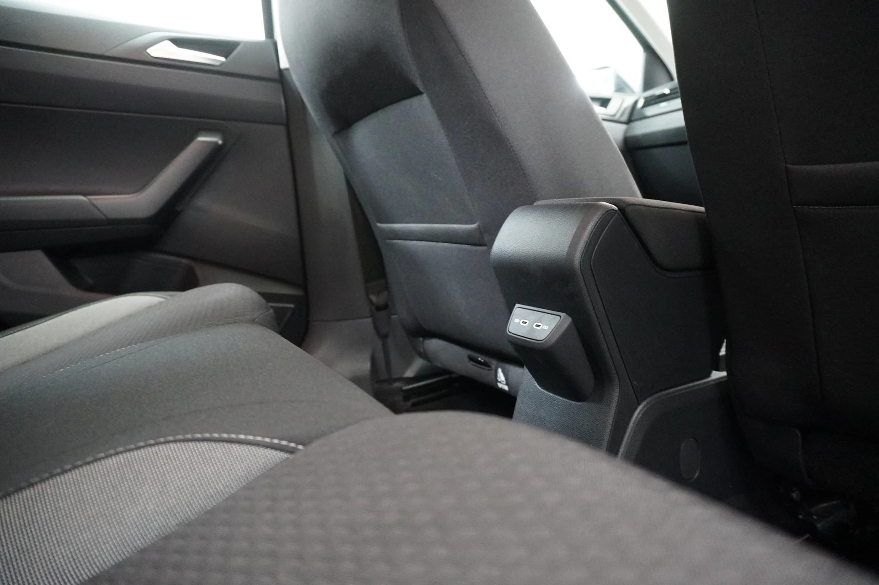 Volkswagen-Polo-image-12