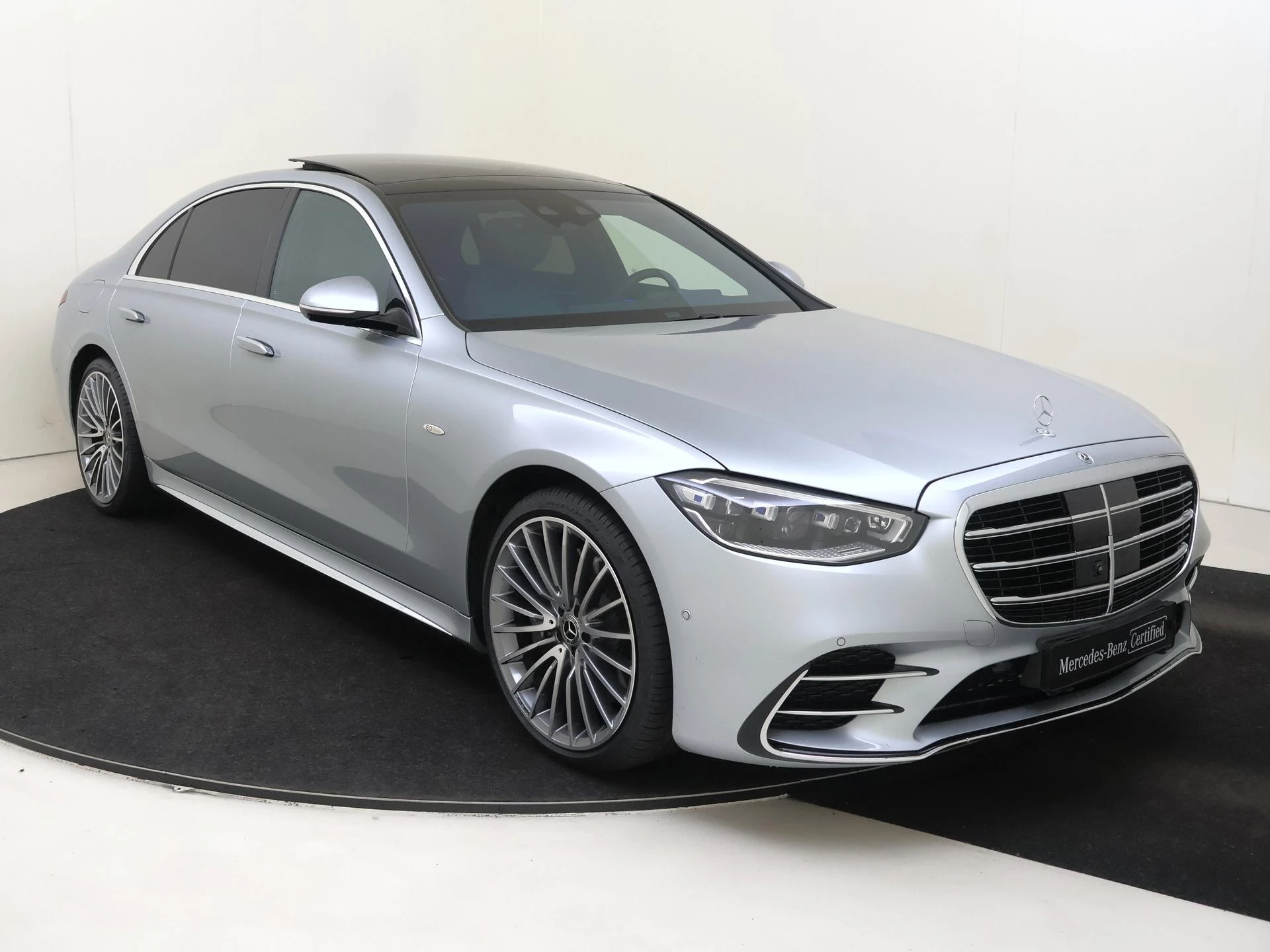 Mercedes-Benz-S-Klasse-image-1