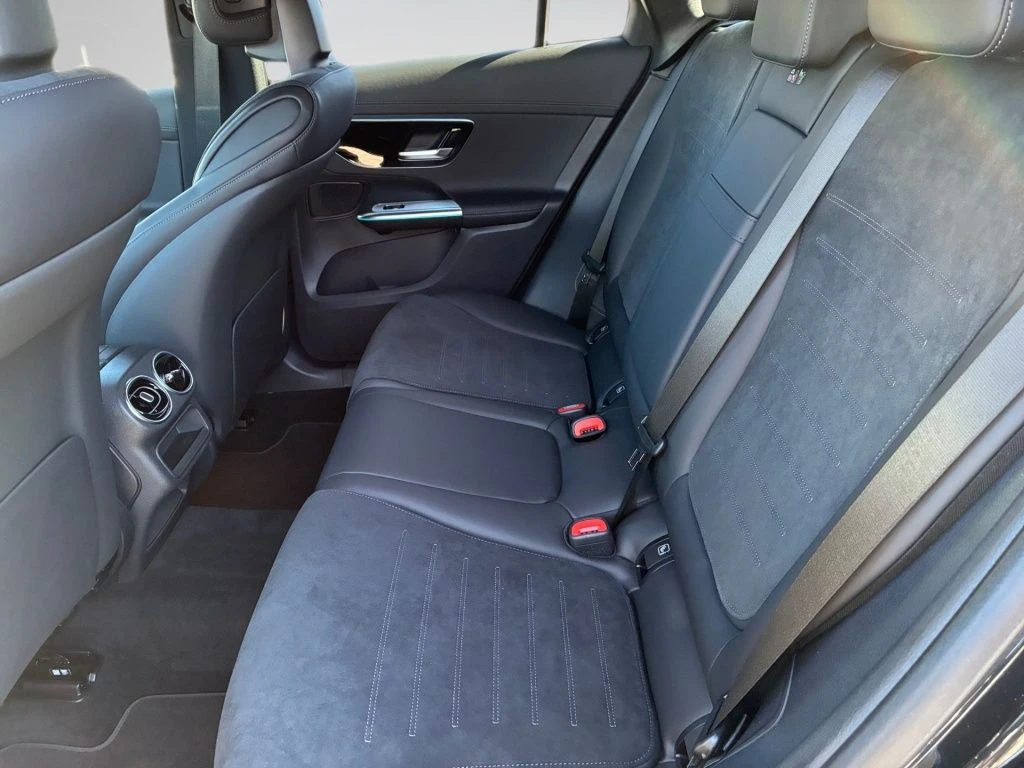 Mercedes-Benz-GLC 300 d-image-9