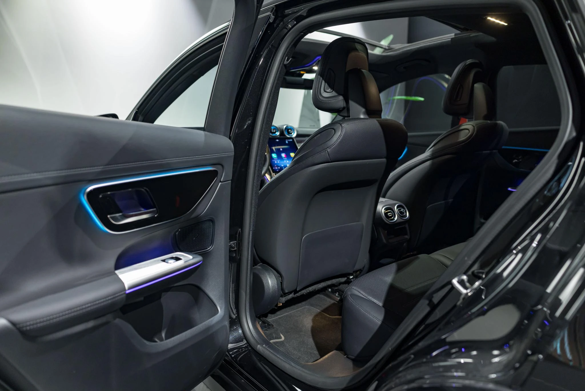Mercedes-Benz-GLC-image-19