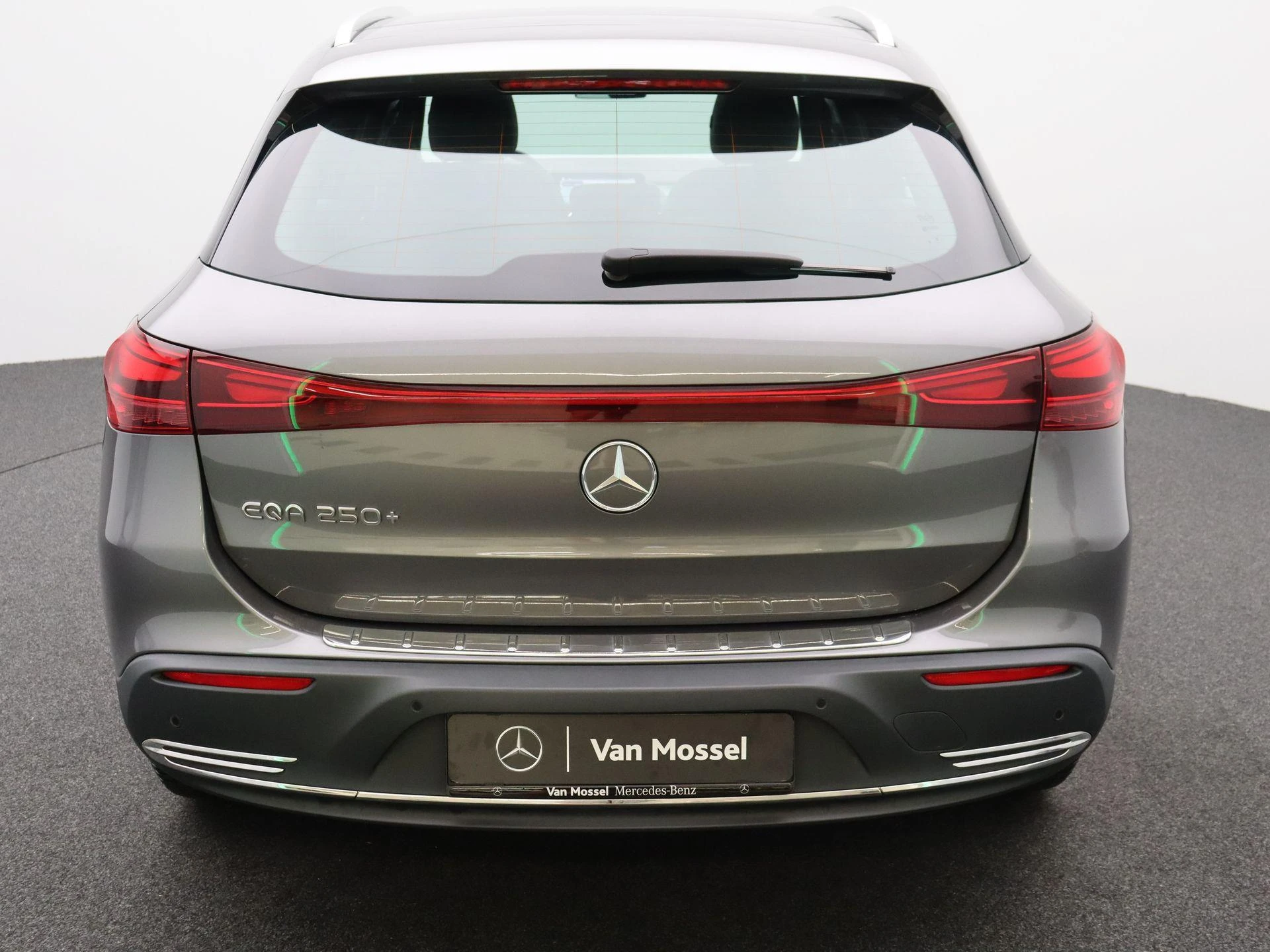 Mercedes-Benz-EQA-image-20