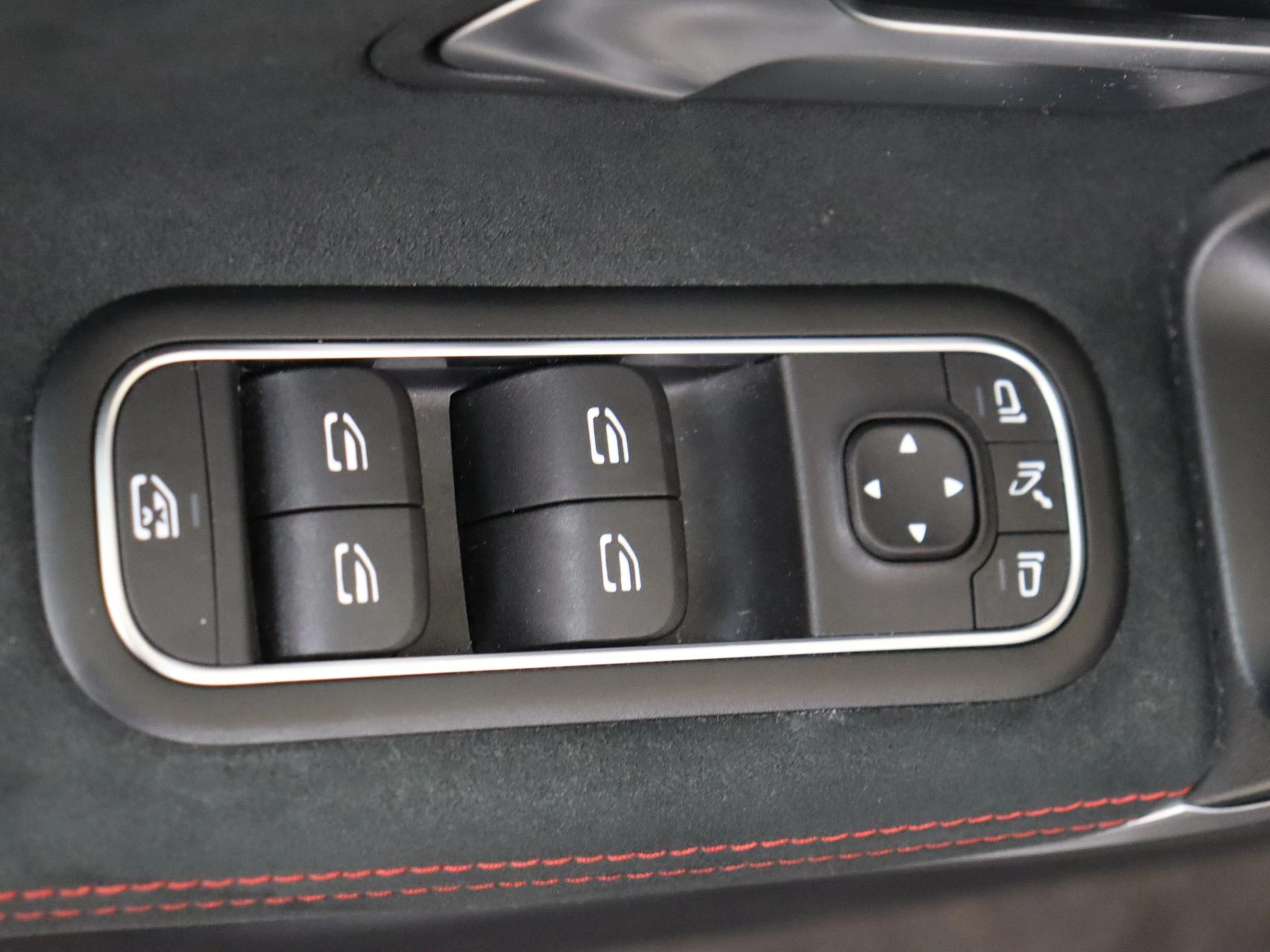 Mercedes-Benz-CLA-image-26