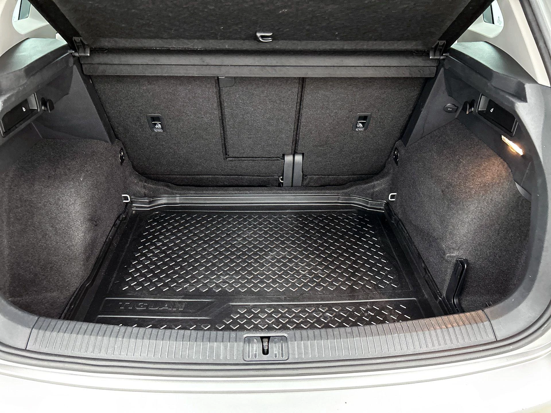 Volkswagen-Tiguan-image-12